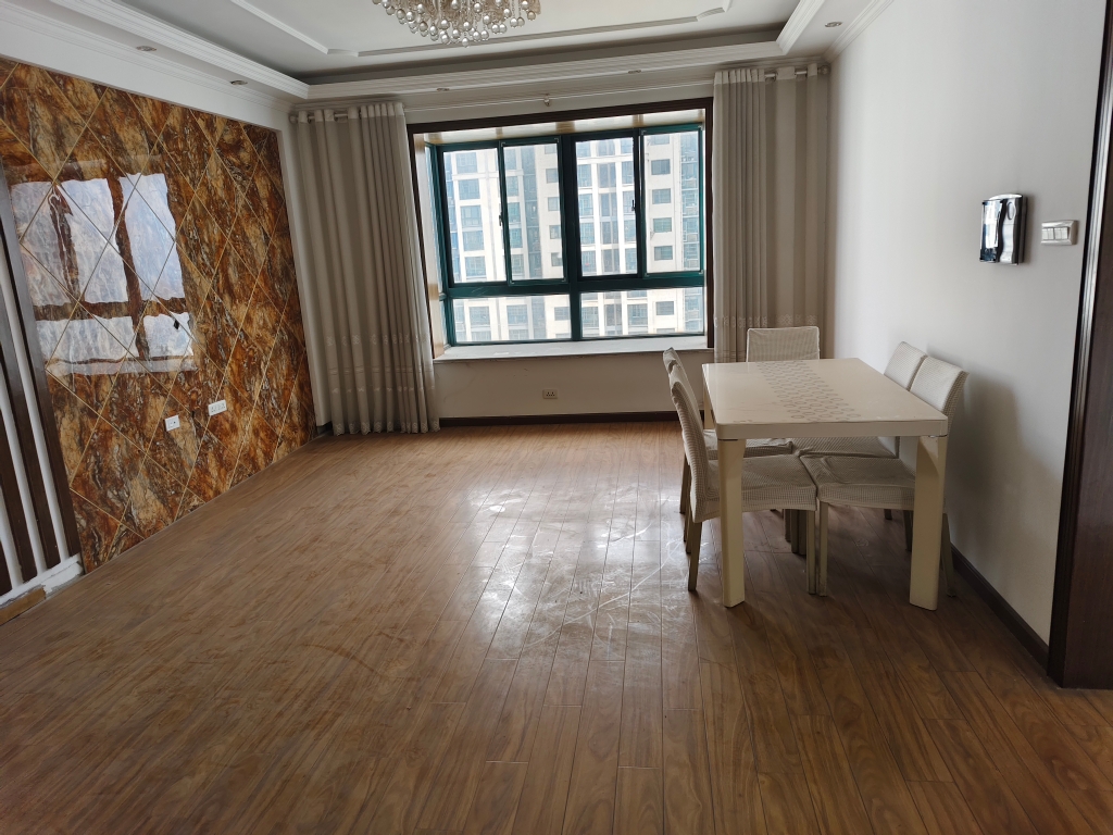 新时代广场 简单装修 里面没什么东西_5