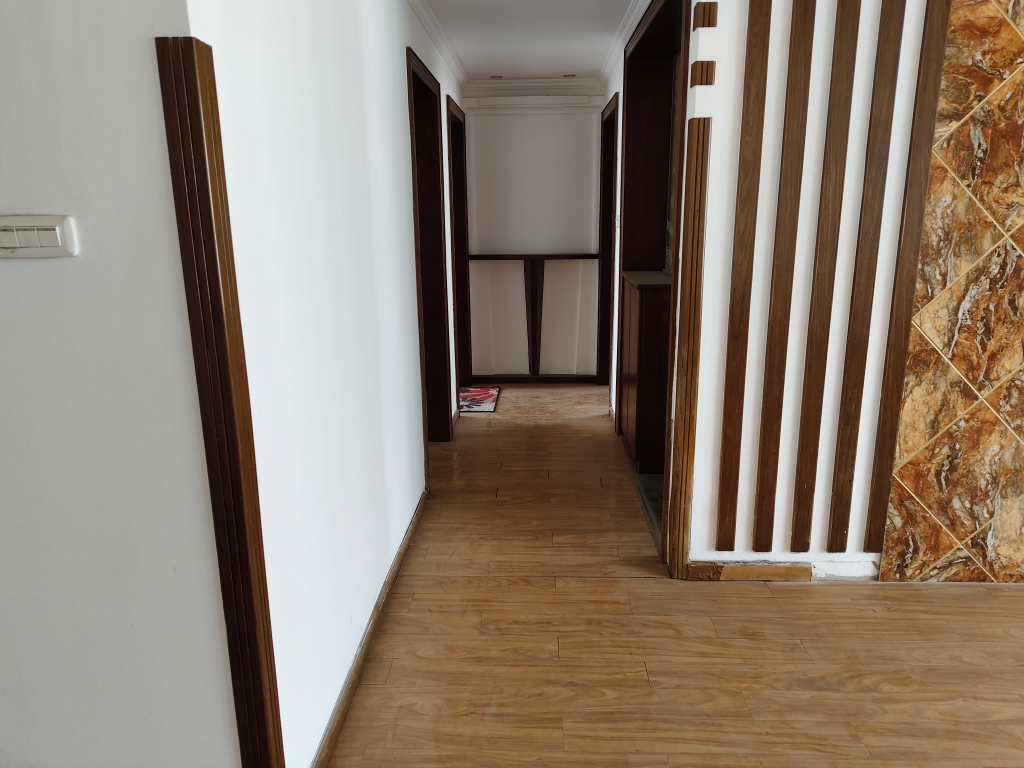 新时代广场 简单装修 里面没什么东西_4