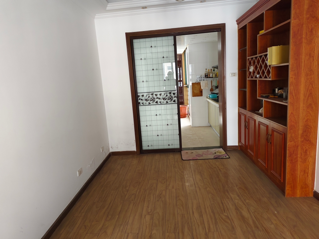 新时代广场 简单装修 里面没什么东西_16