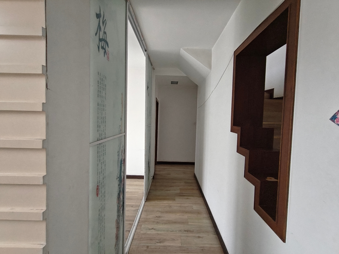 香格里拉 多层六楼 带露台_3