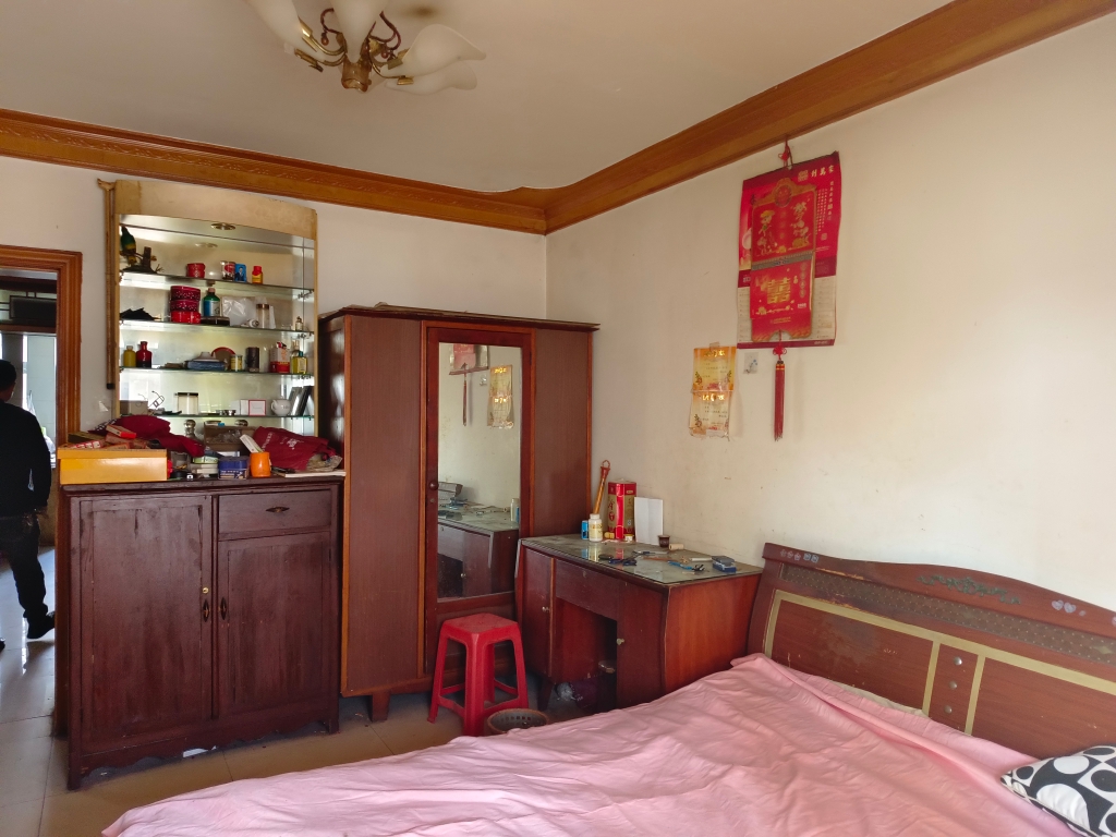 广场小区普通装修2室2厅学区没用_3