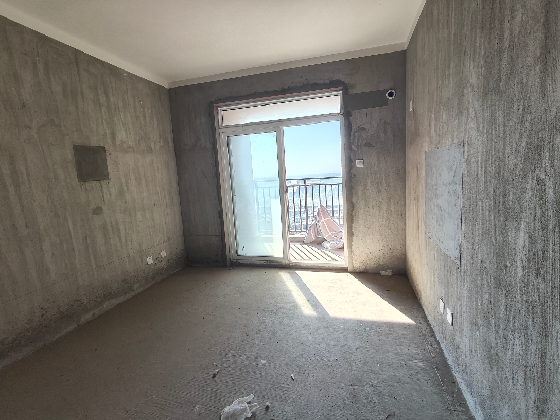 英伦联邦三室两厅学区毛坯房出售_7