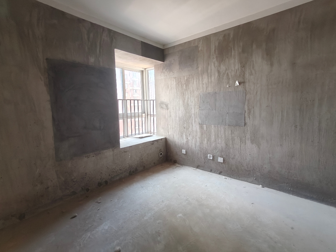 英伦联邦三室两厅学区毛坯房出售_5