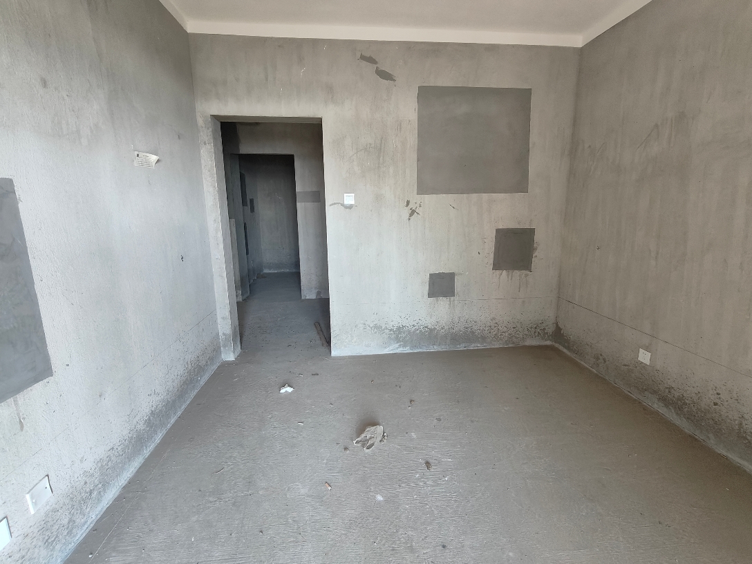 英伦联邦三室两厅学区毛坯房出售_6