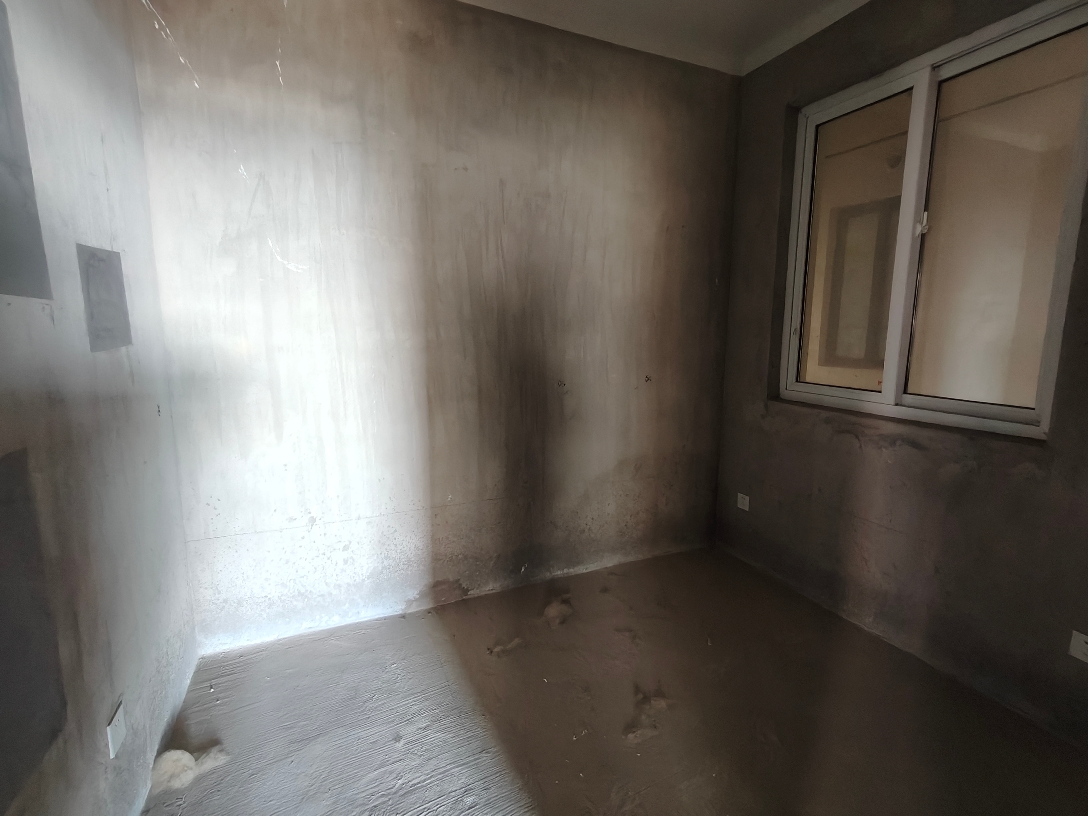 英伦联邦三室两厅学区毛坯房出售_4