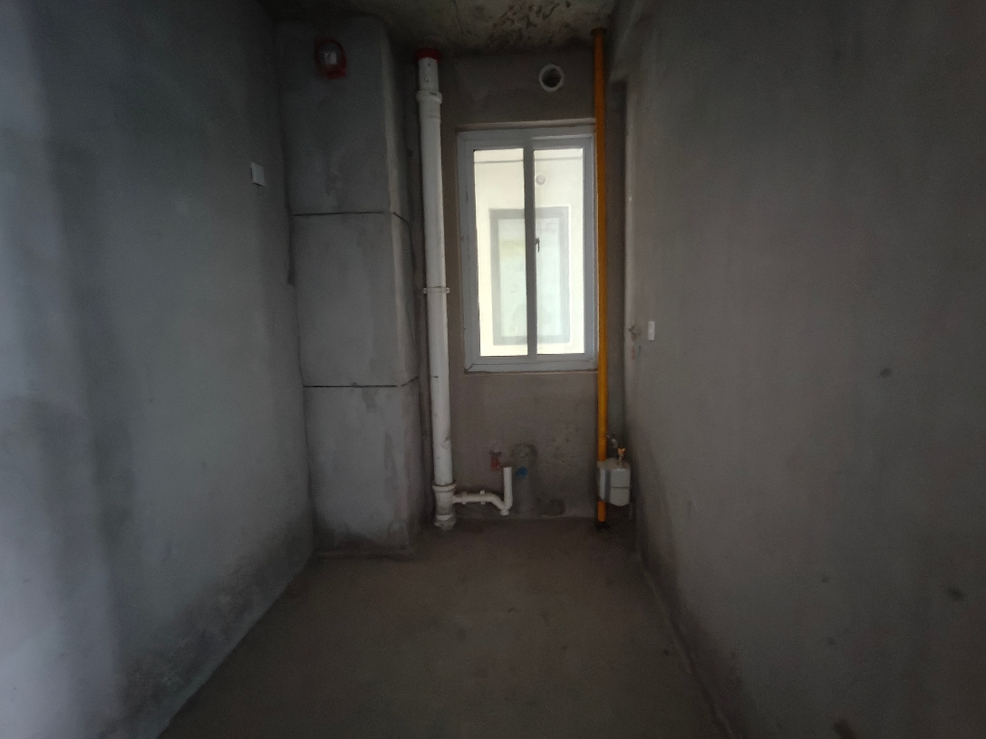 英伦联邦三室两厅学区毛坯房出售_8