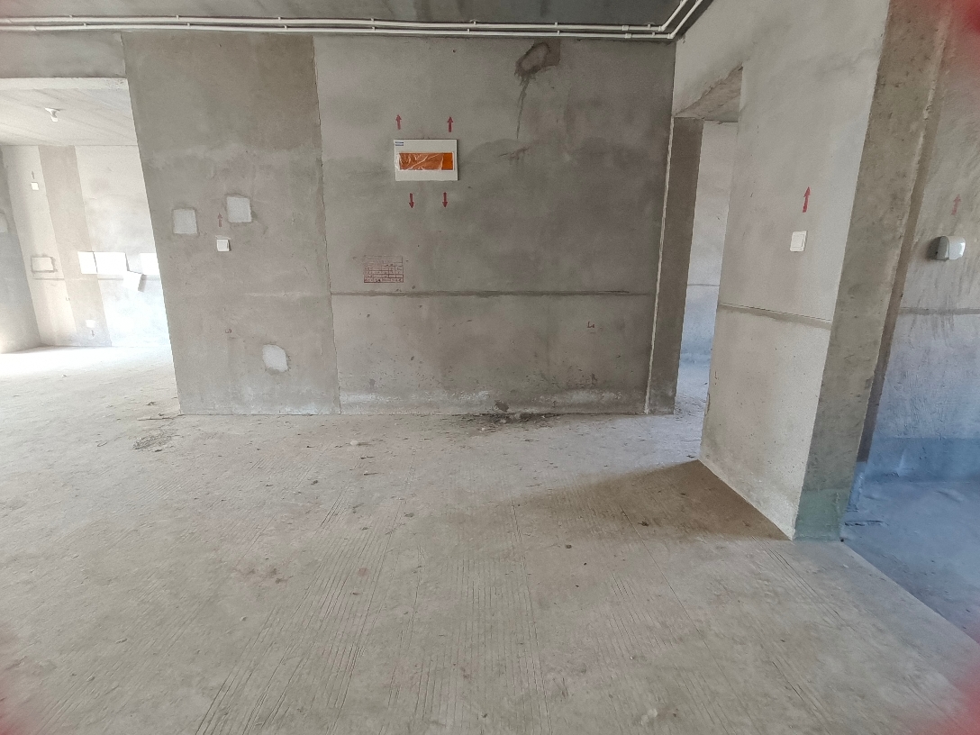 新城区 环球 港一期三室二厅二卫毛坯出售_7
