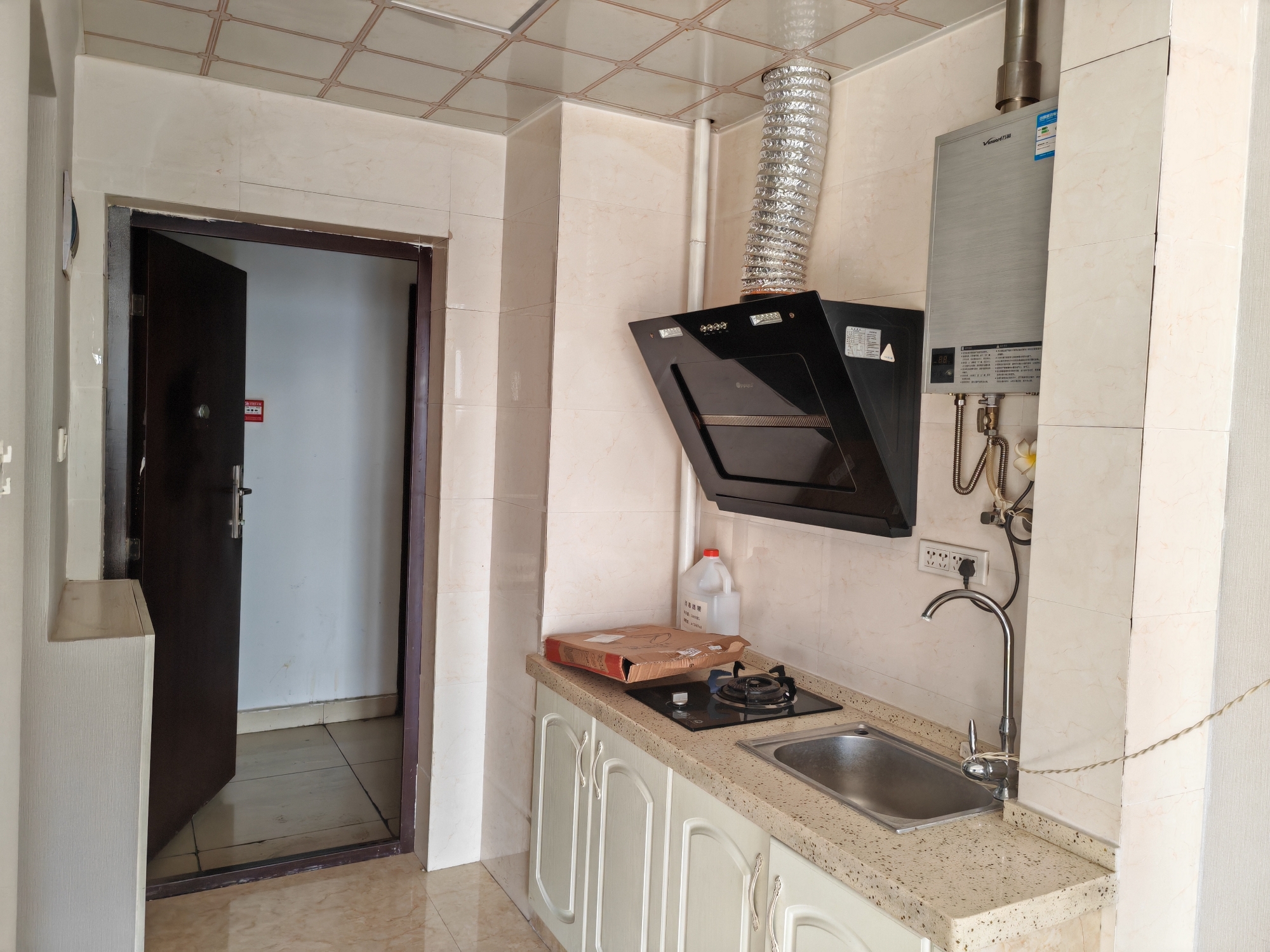 龙湖中心简装公寓45平1室1厅低价急租 _9