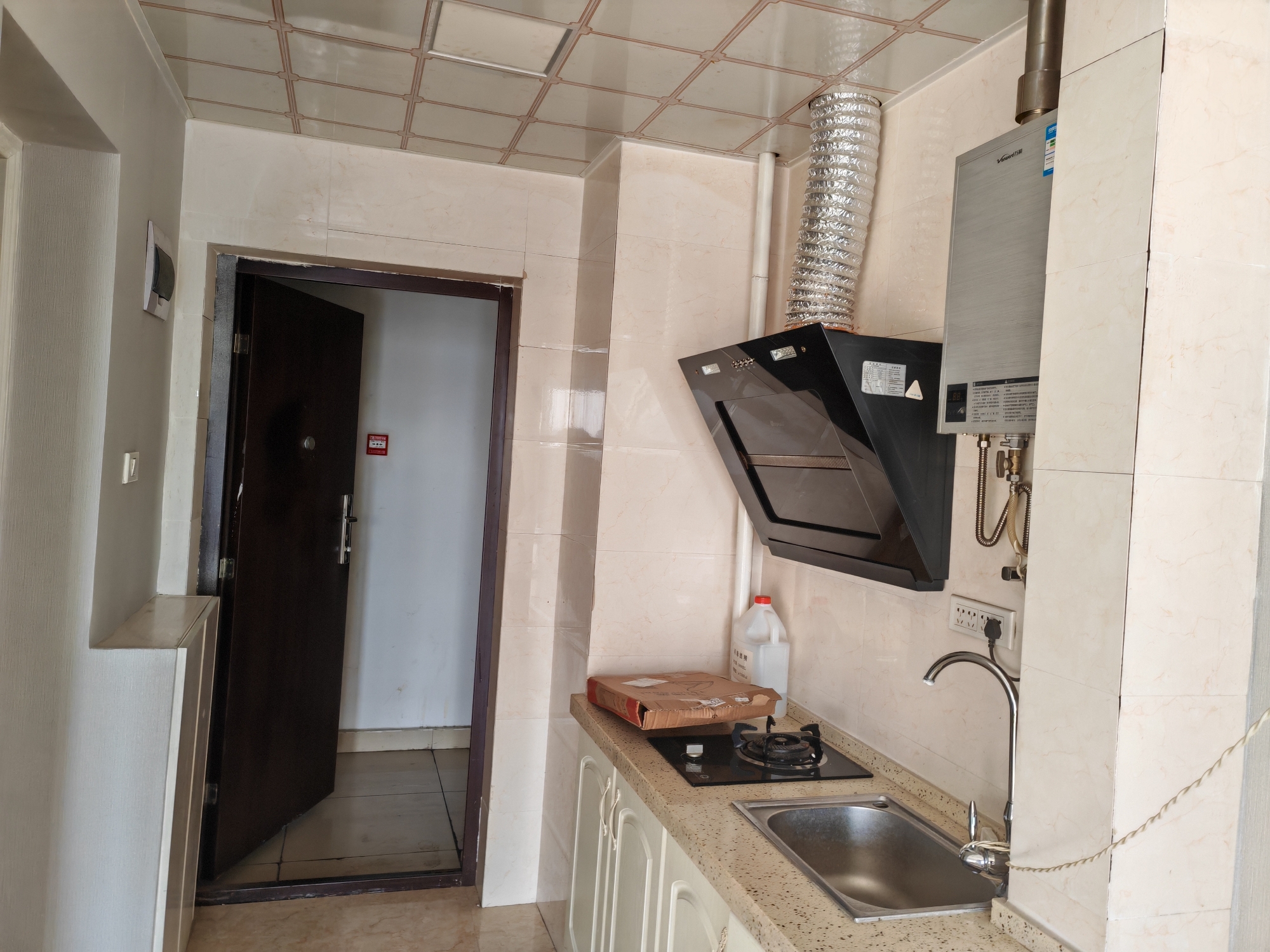 龙湖中心简装公寓45平1室1厅低价急租 _5