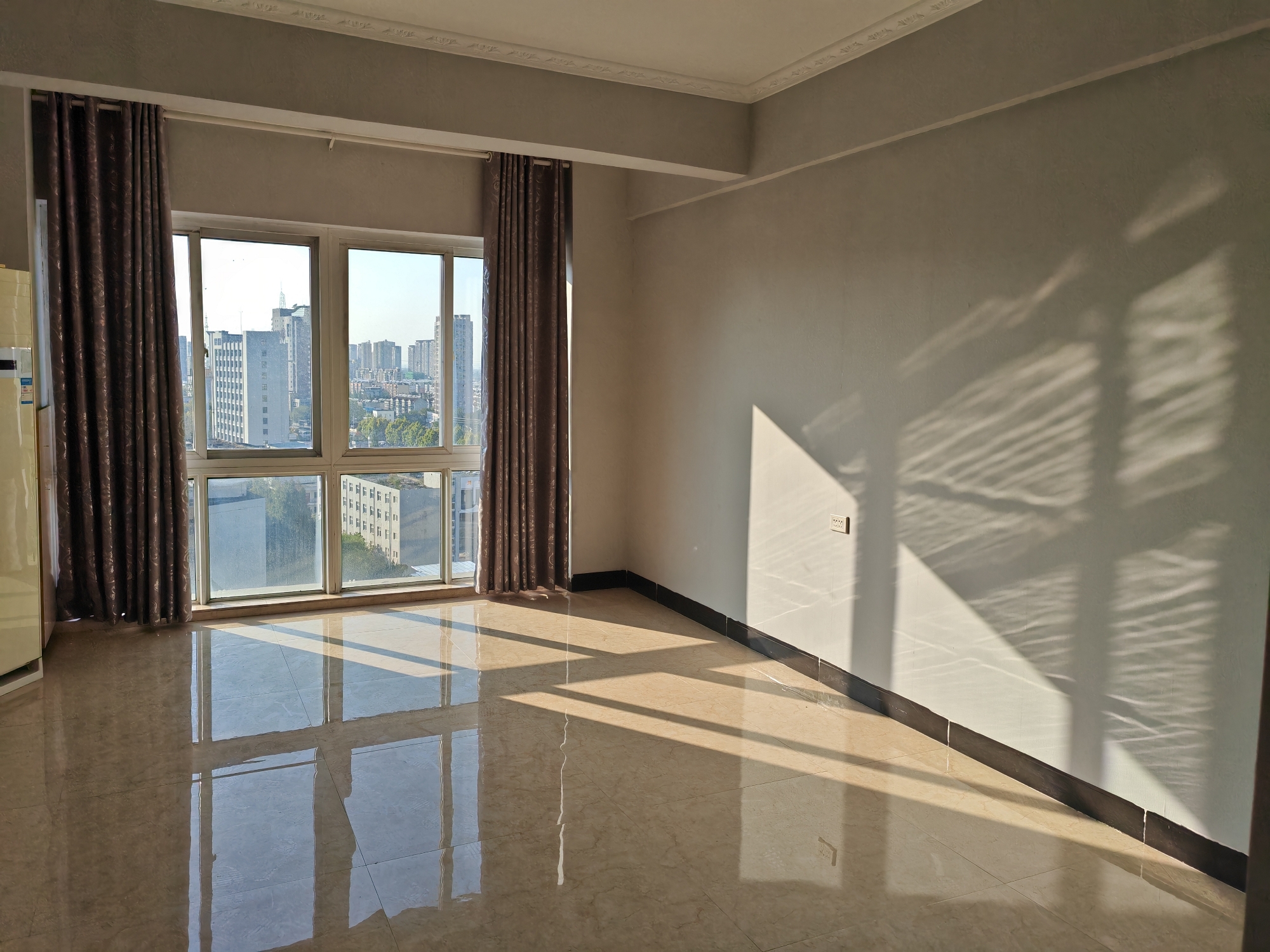 龙湖中心简装公寓45平1室1厅低价急租 _4