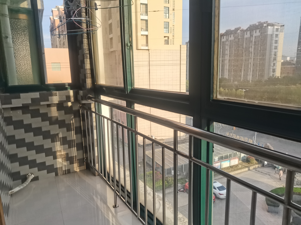 惠利学府春天学区房简单2室2厅_4