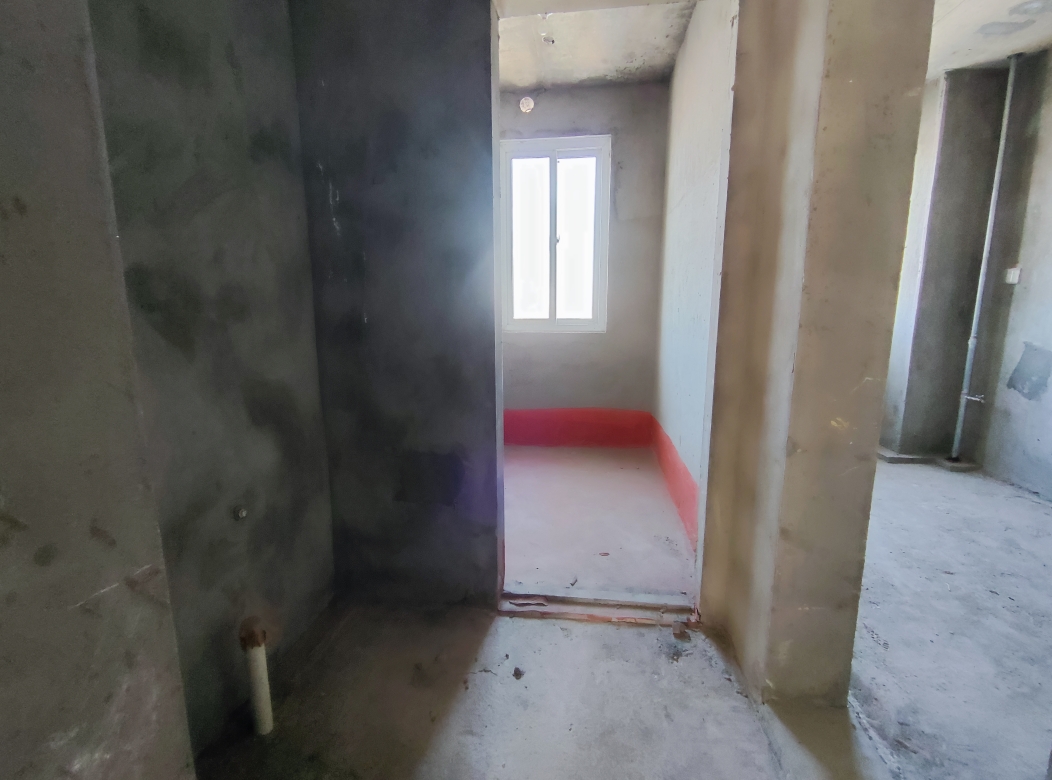 万盛华府 125平毛坯 三室两厅 随时看房_9