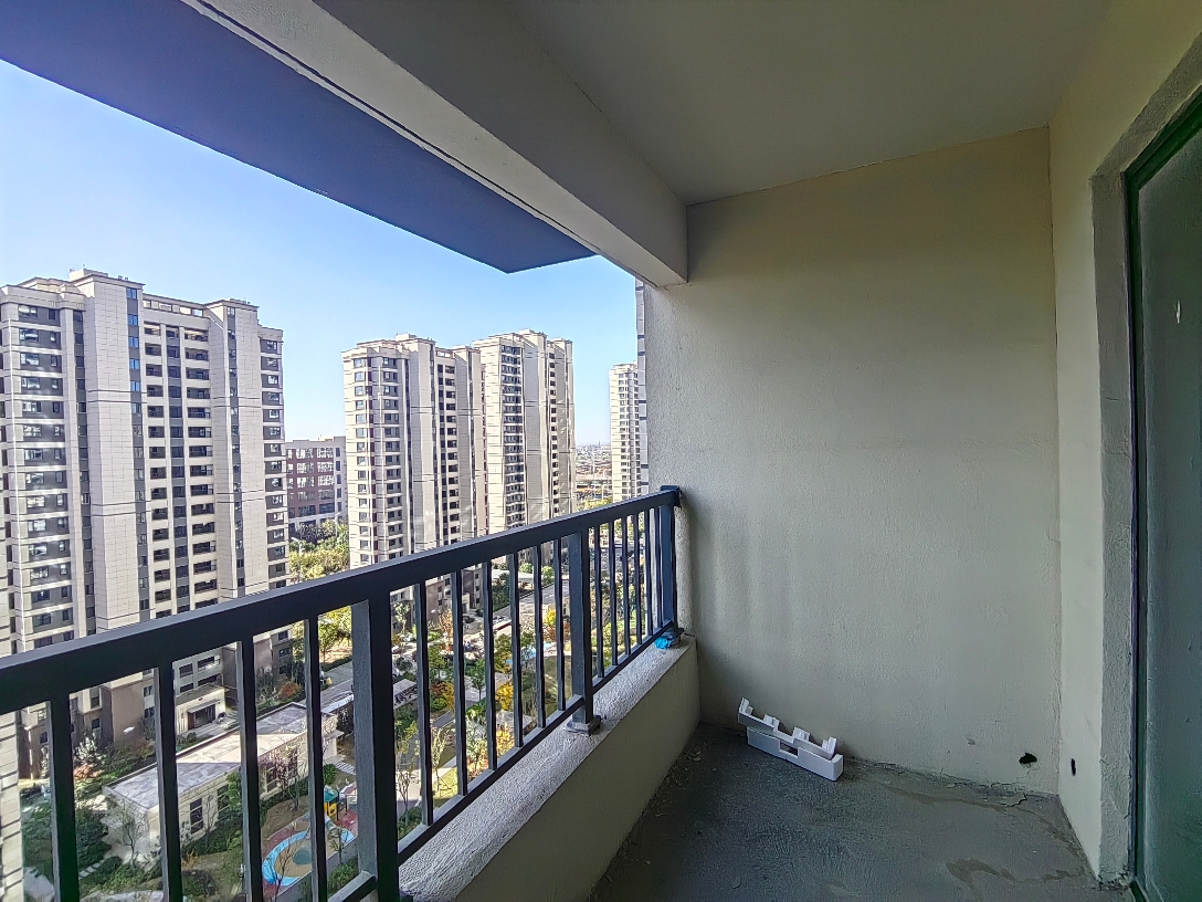 香樟苑六期毛坯三室对外出租_6