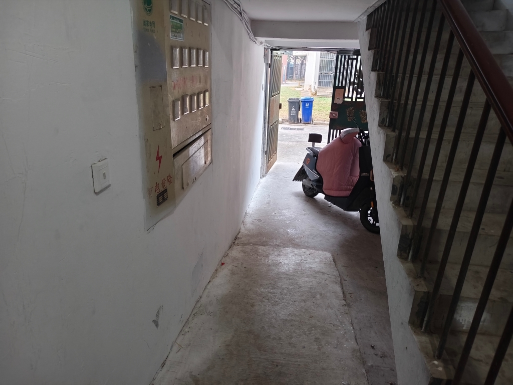 新袁庄B区 99平 三室两厅 交通便利学区房 毛坯采光好_9