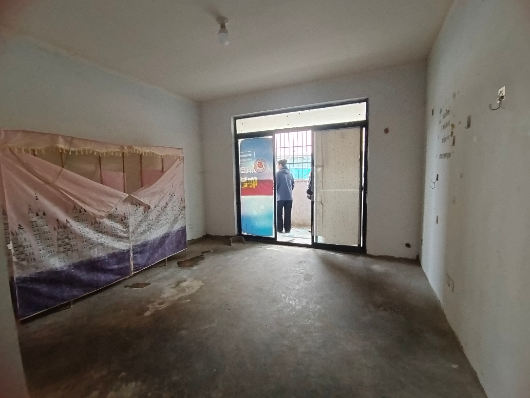 新城区 锦绣广场二室二厅毛坯出售_2