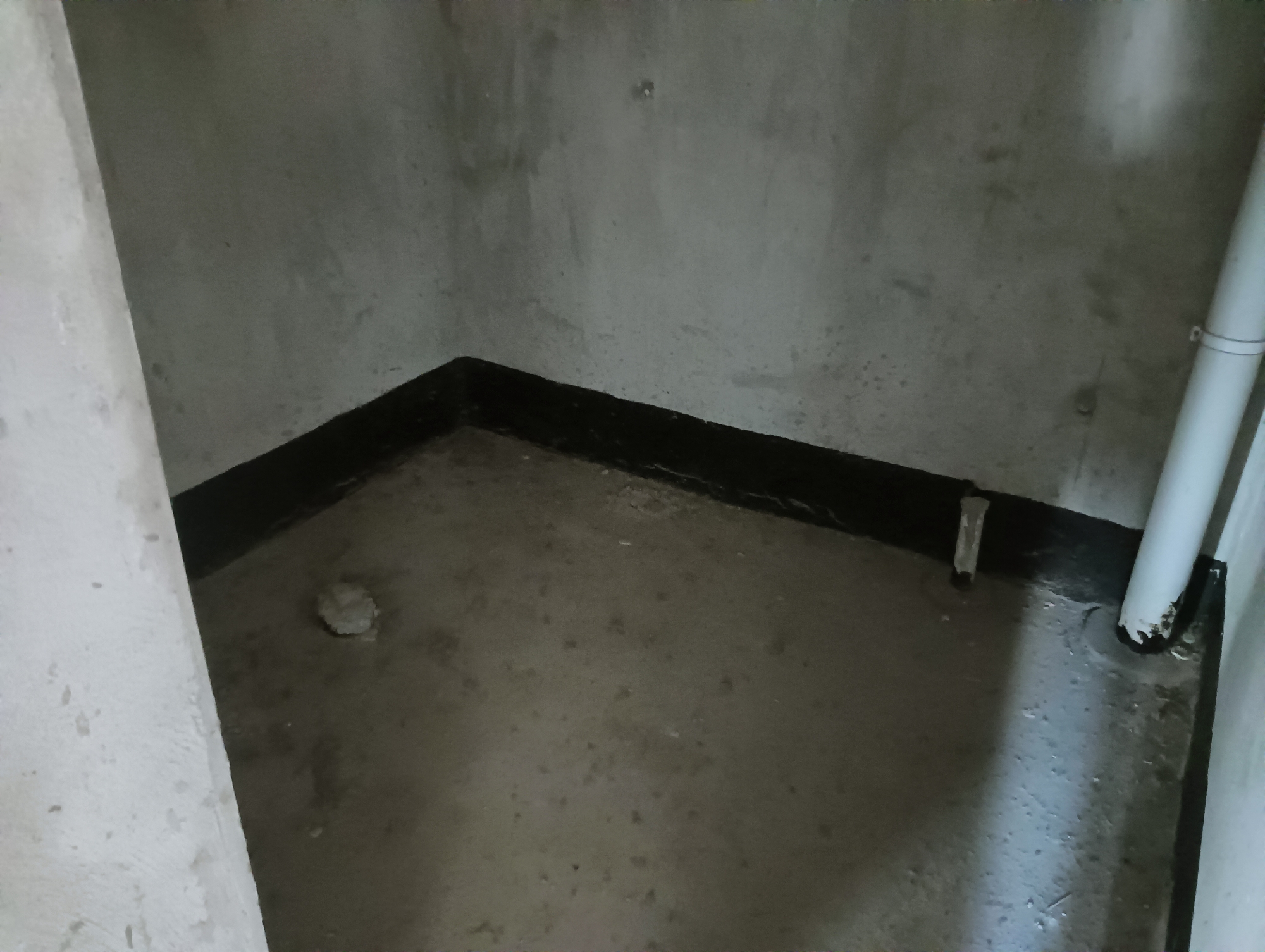 居仁村四区毛坯3室出租_8