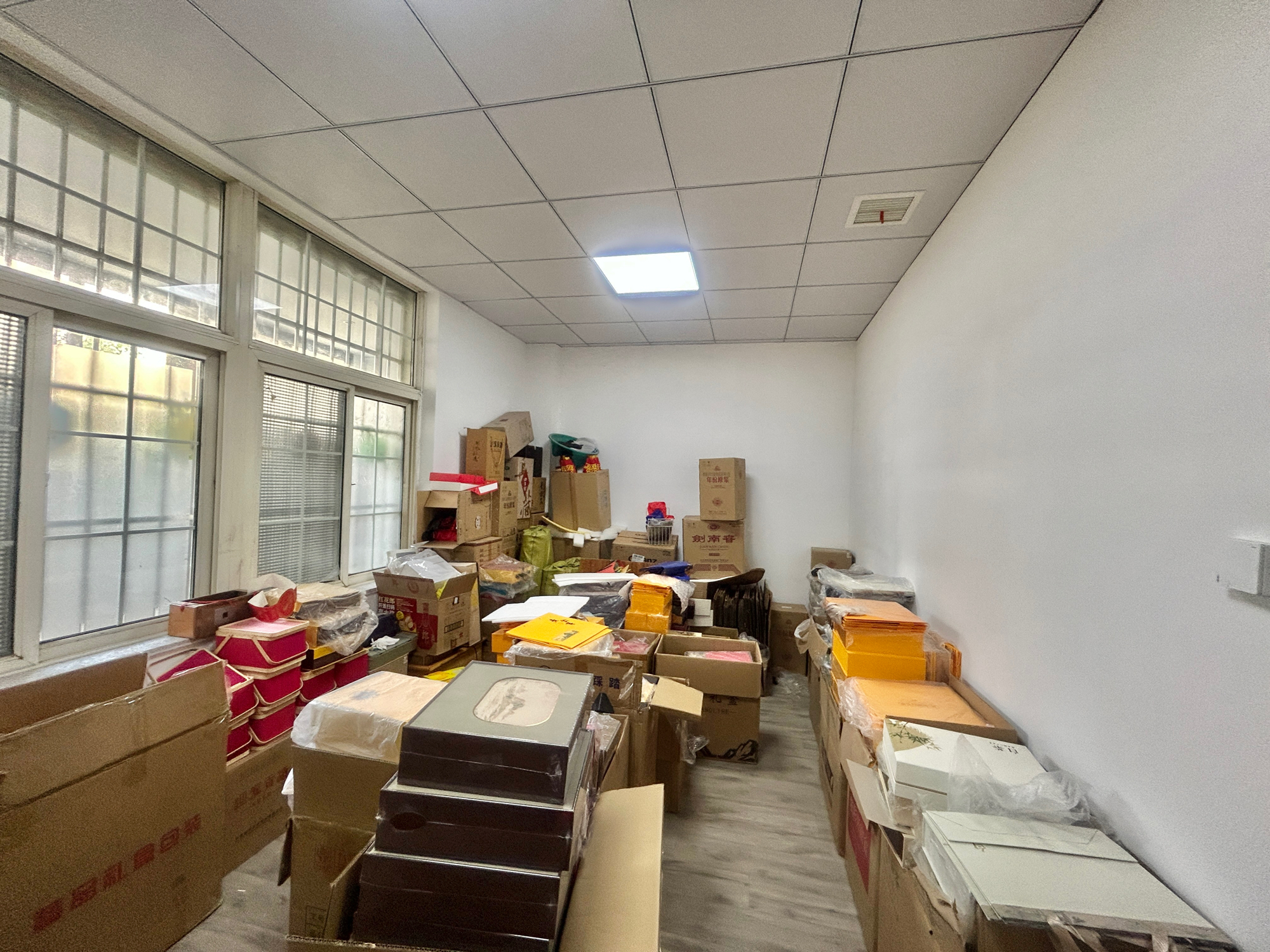 广场北路 信谊楼下烟酒店 门面房对外出售_8