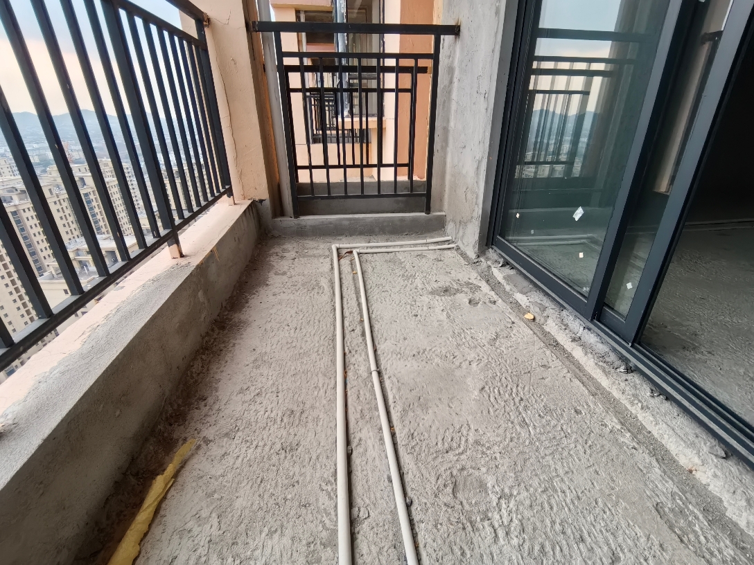 金恒雅苑毛坯可改三室交通便利有学区_6