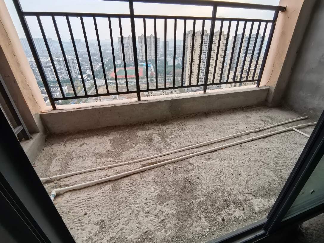 金恒雅苑毛坯可改三室交通便利_5