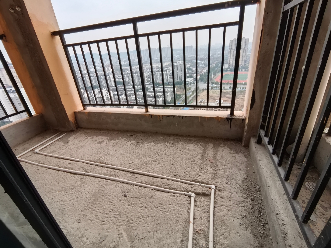 金恒雅苑毛坯两室两厅交通便利_9