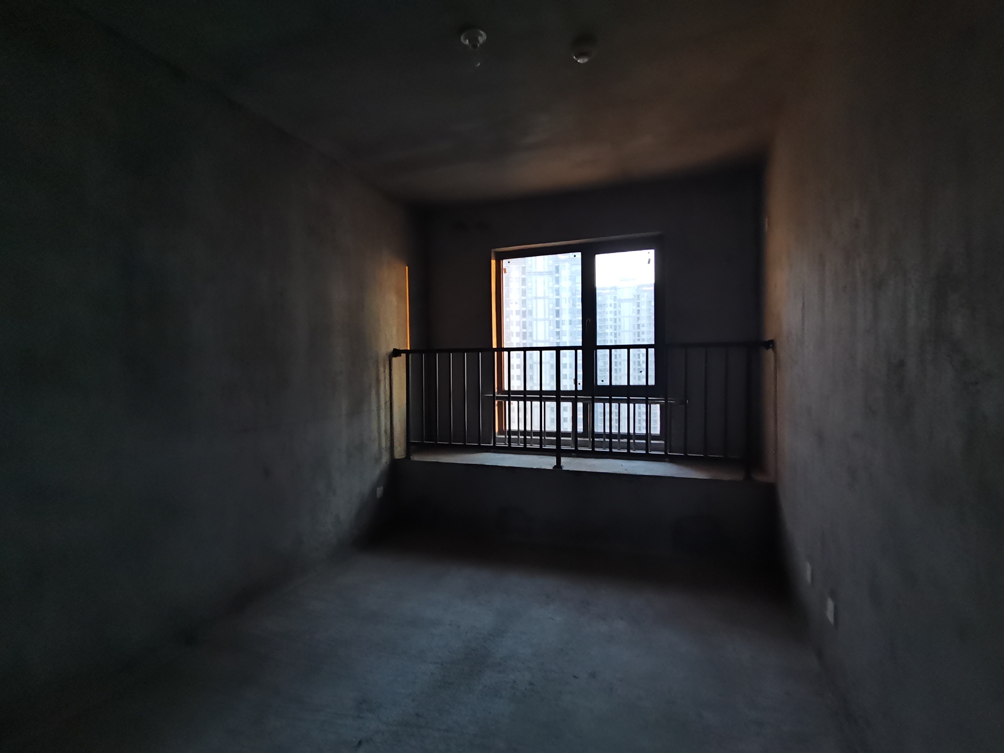 舜耕花都3室毛坯吉房出售_4