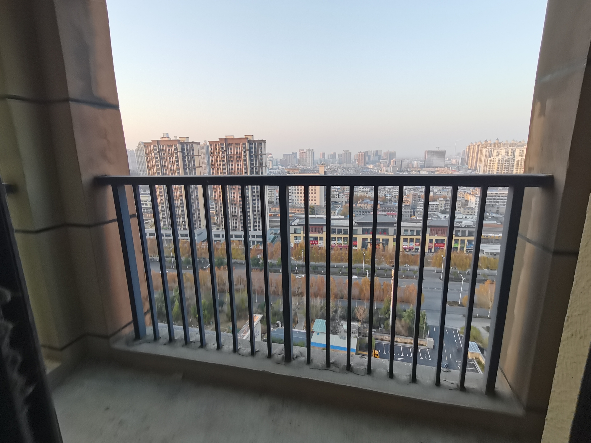舜耕花都3室毛坯吉房出售_9