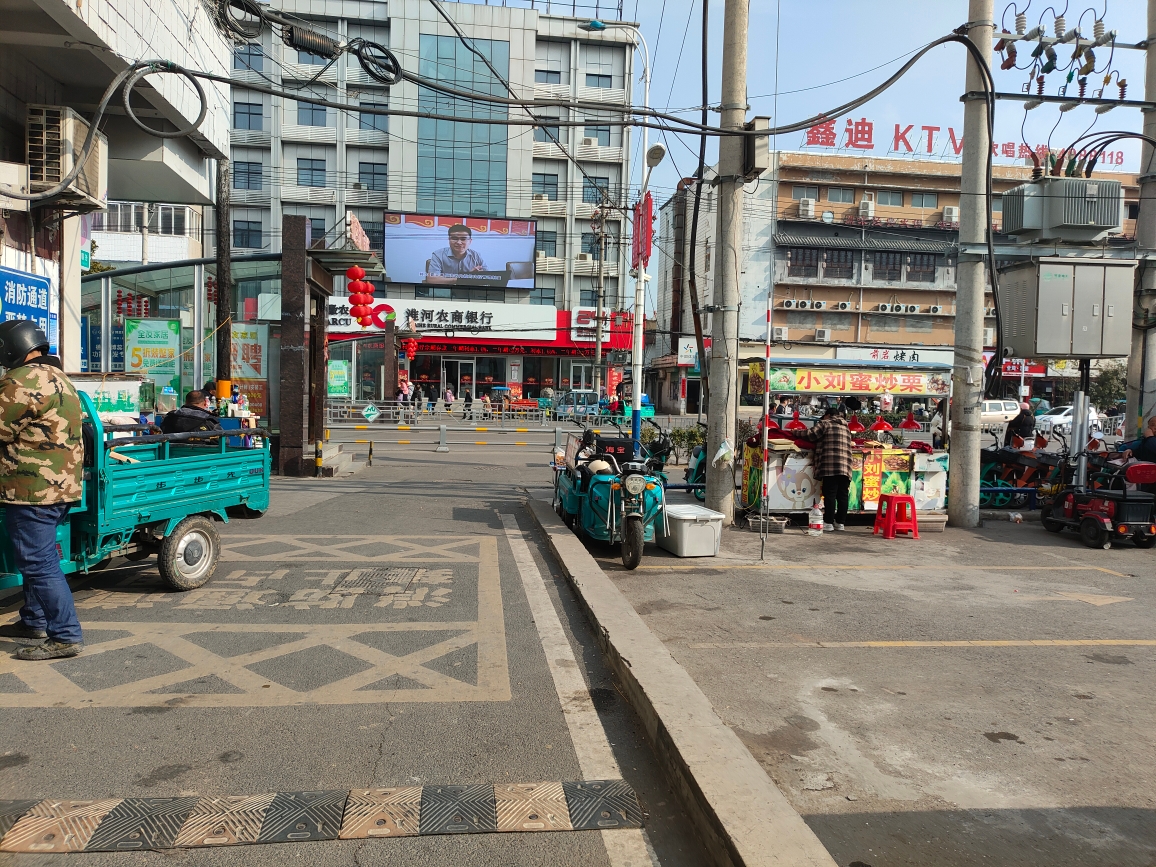 农业银行家属楼简装两室一厅_9