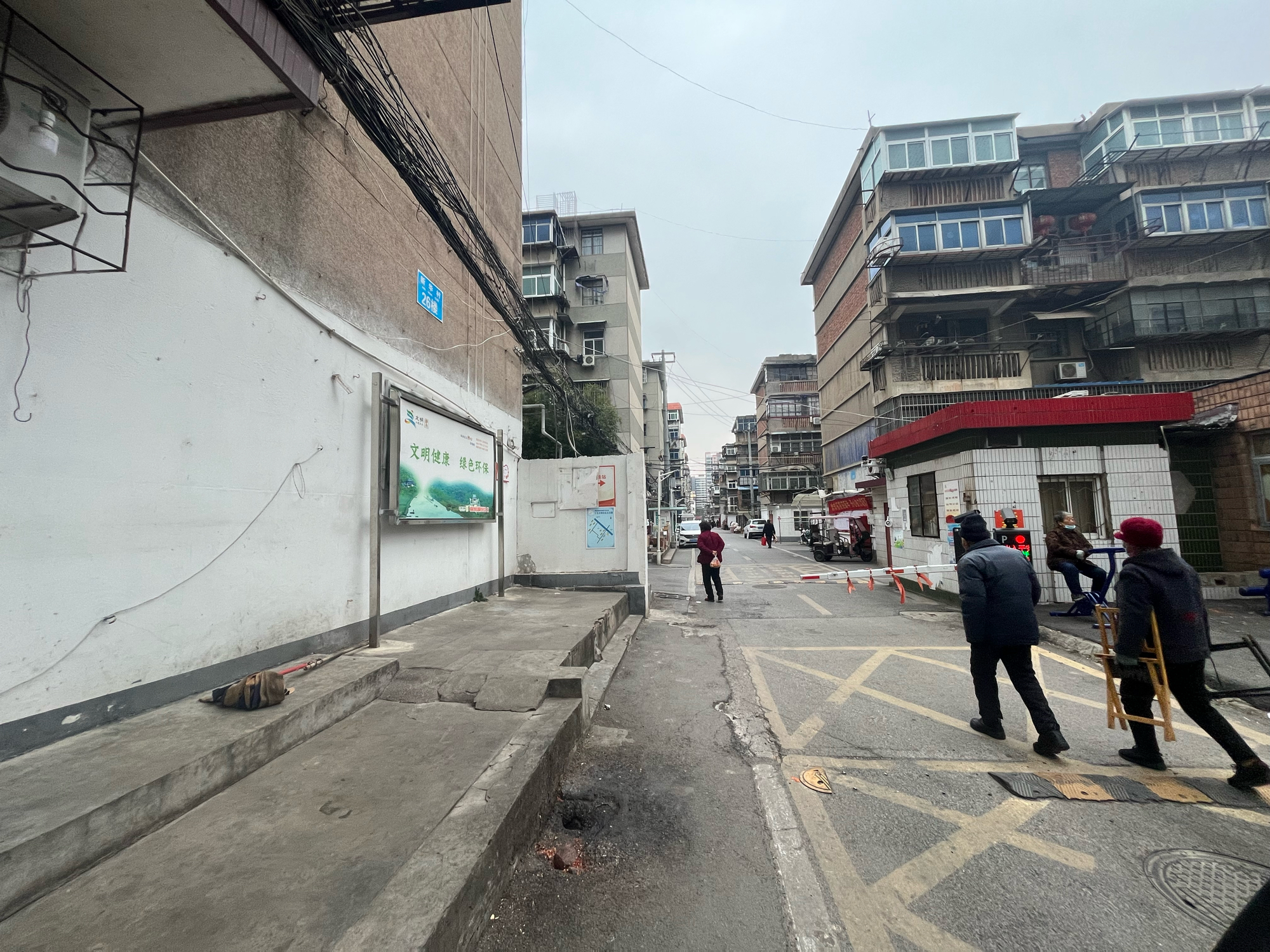 新华村 64平 四室四厅 交通便利 普装好房_17