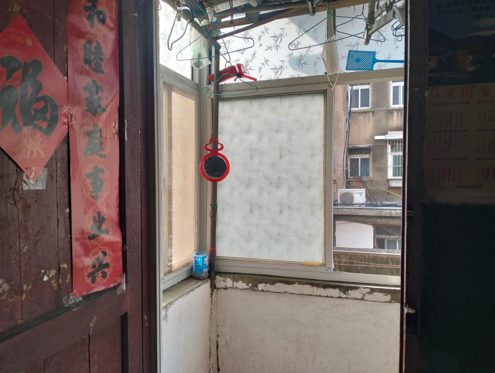 河东南段老楼二楼两室一厅简装出租_4