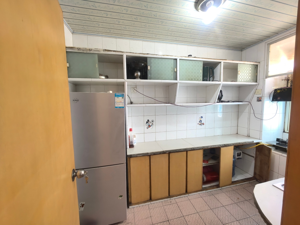 华声苑多层简单装修16小对面4楼三室一厅一卫家具家电齐全拎包入住_7