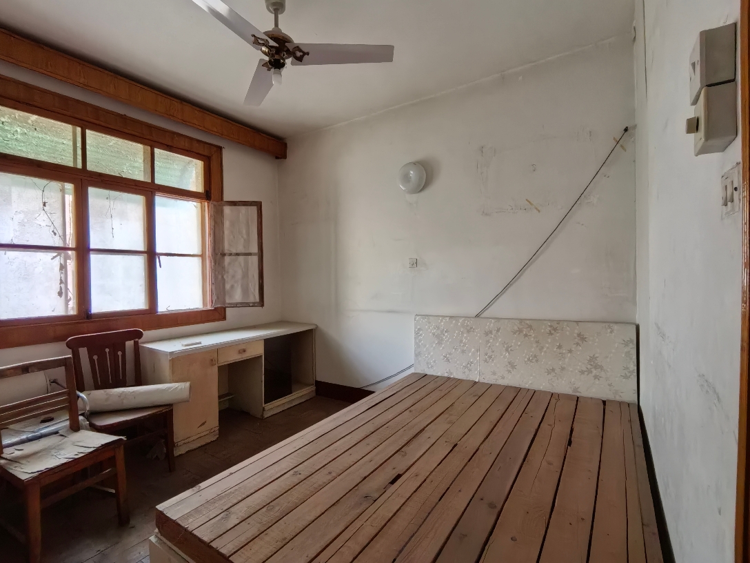 基建村路南边，3室1厅简单装修学区未用_6