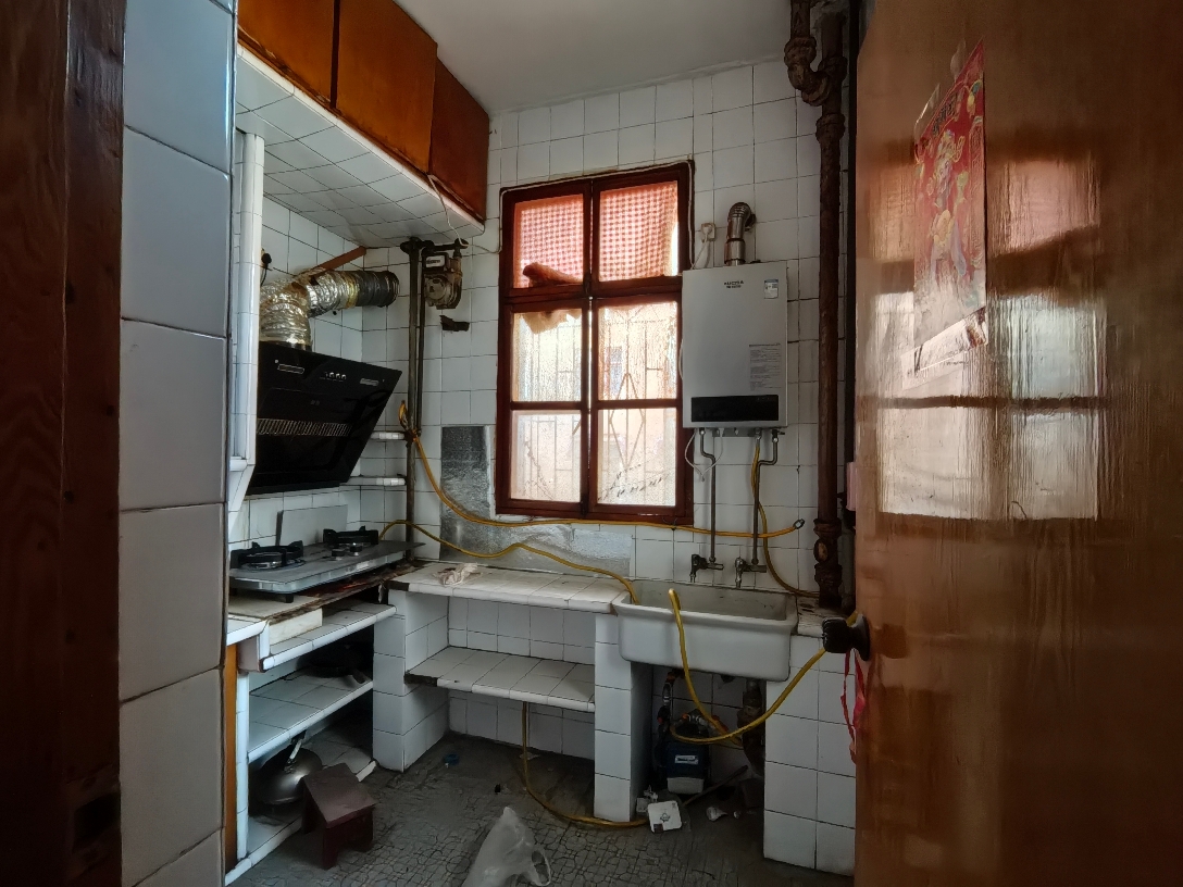 基建村路南边，3室1厅简单装修学区未用_8
