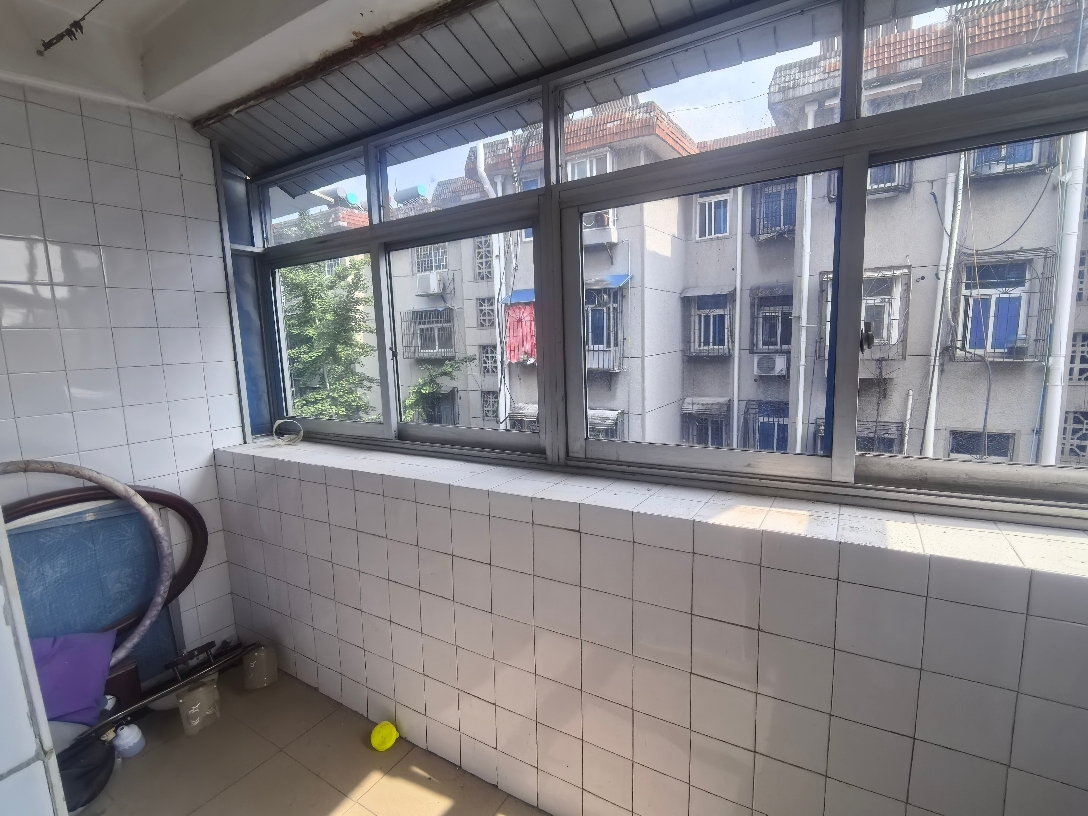 香港街花园小区多层4楼2室2厅简装 户型好学区房_8