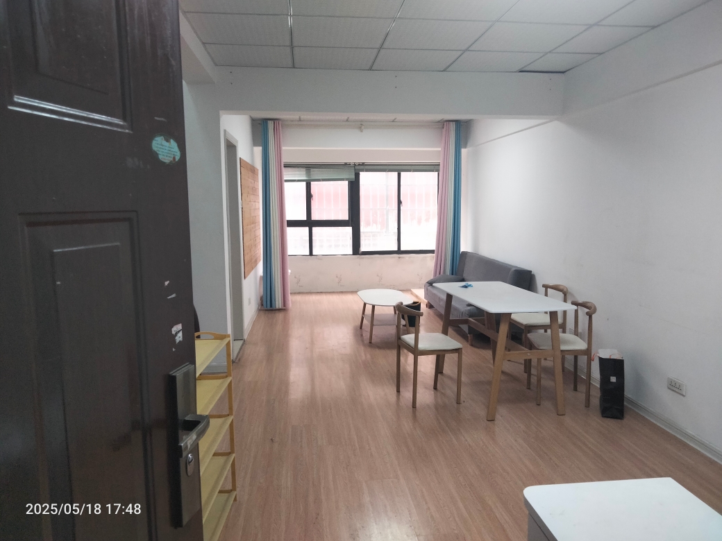 金地国际城A区精装修复式房两室2厅，老证房东急售_2
