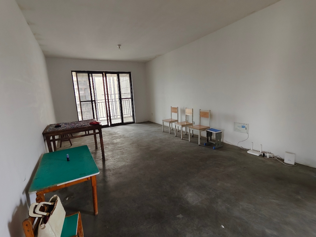 御景学府 130平 南向三室二厅 毛坯 学区房 交通便利_3