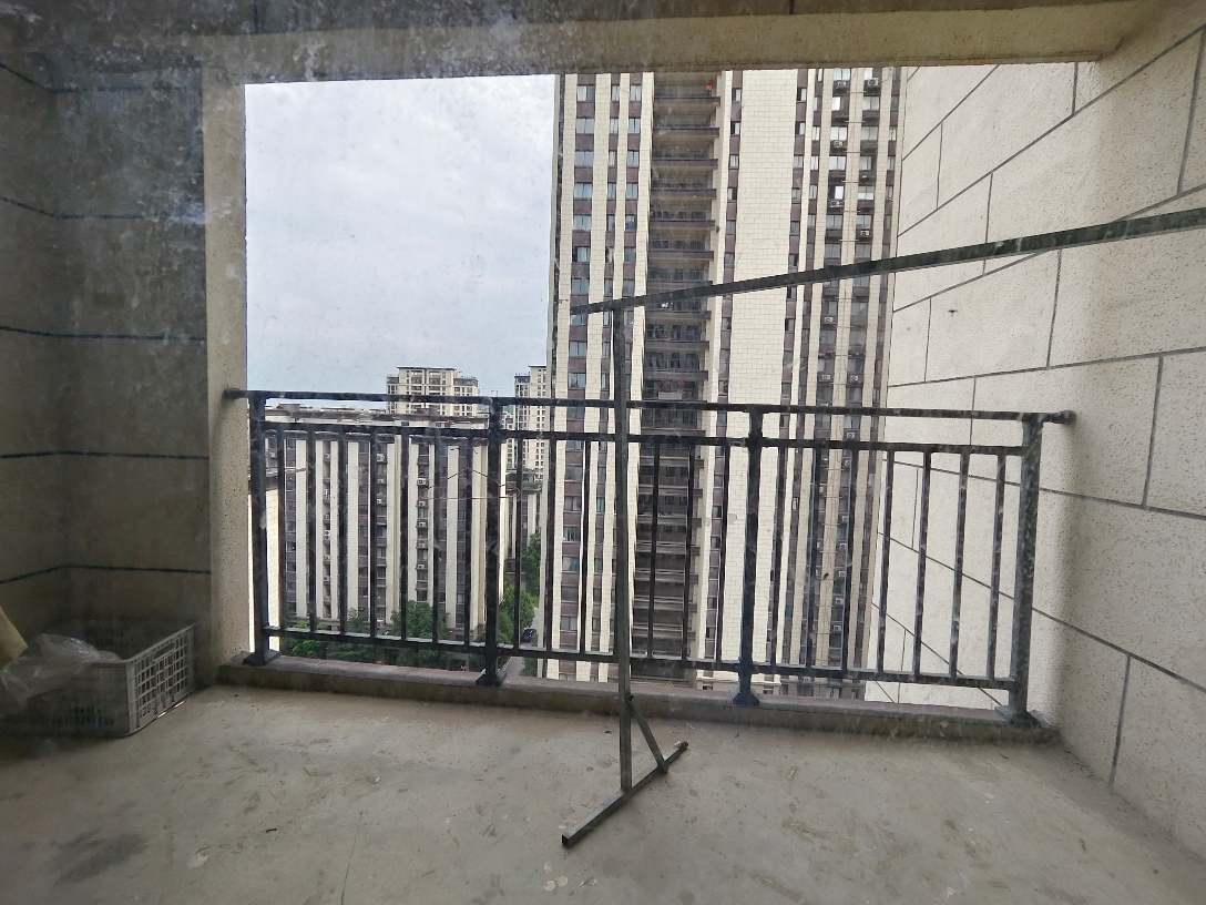 御景学府 130平 南向三室二厅 毛坯 学区房 交通便利_11