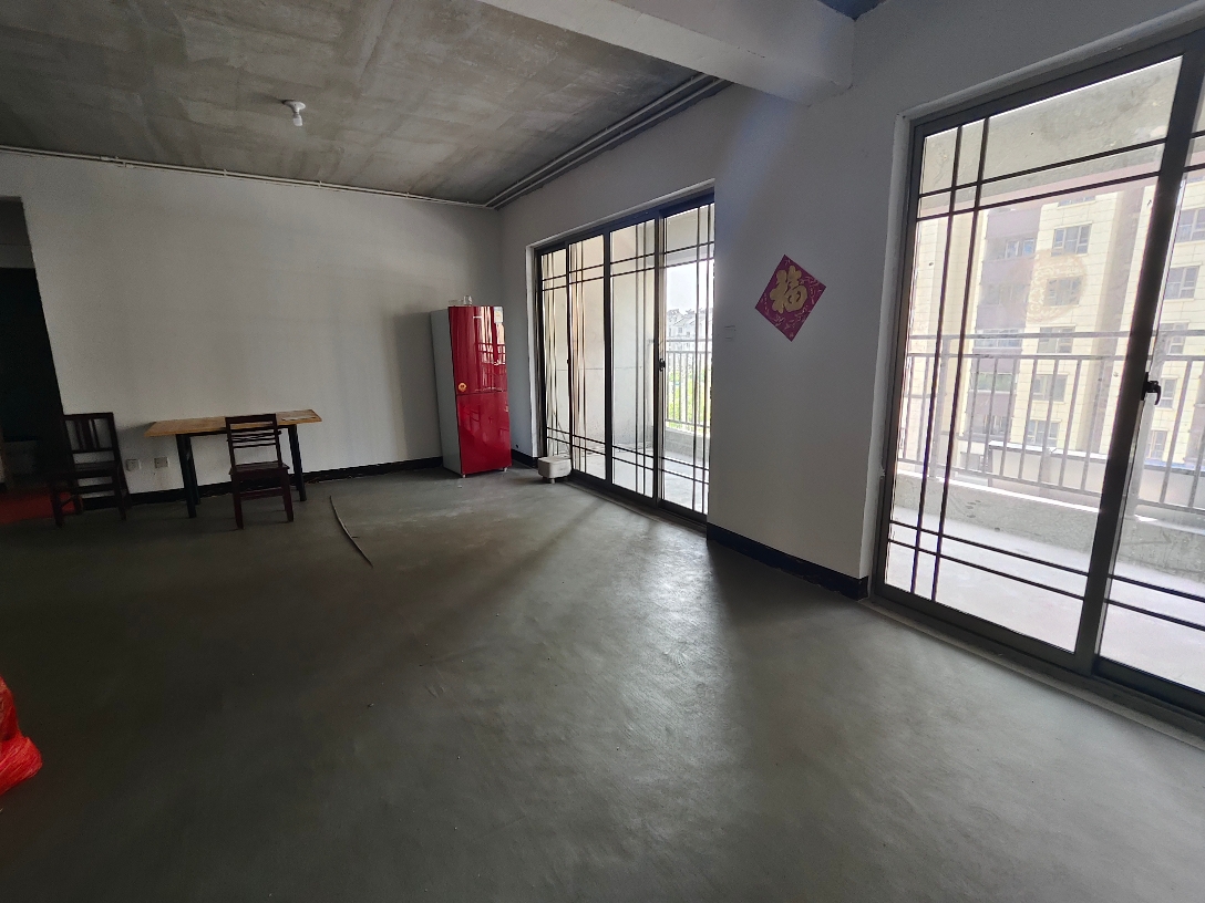 环球港二期 三室两厅 简单装修 交通便利环境好_2