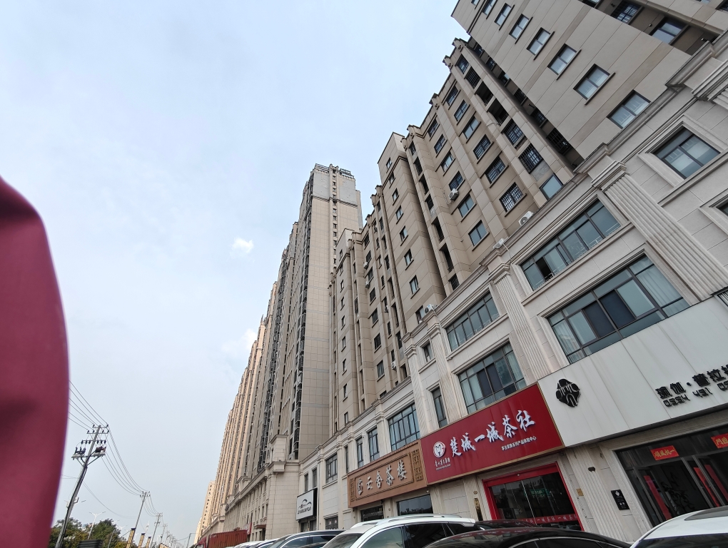 新城区电梯房三室简单装修出租_9