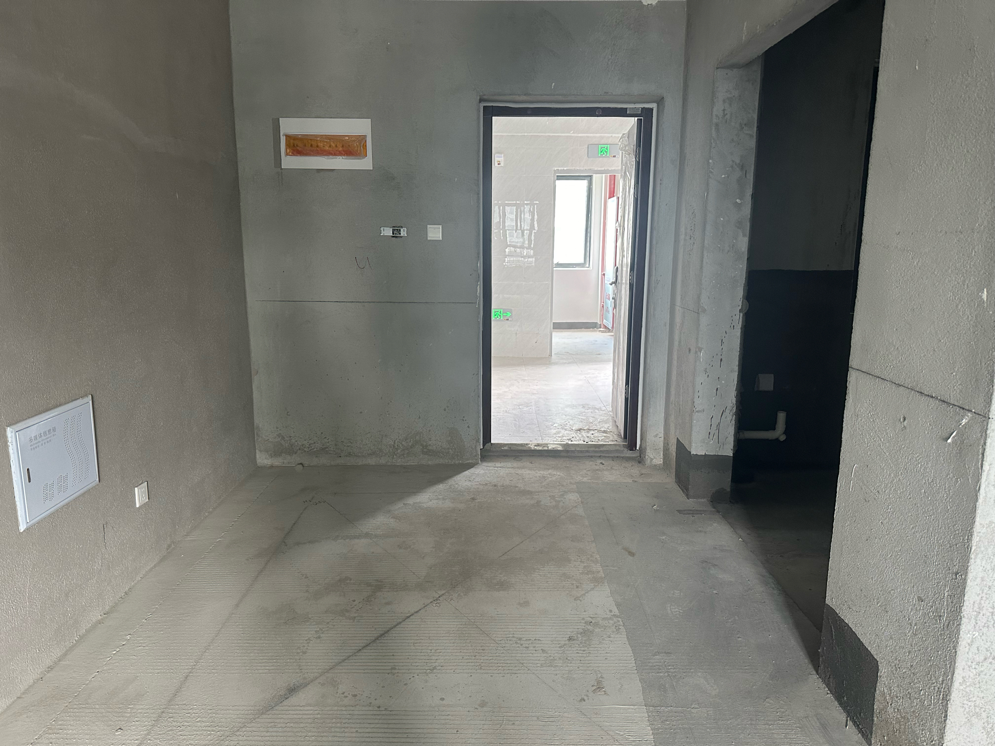 青铜苑瑞苑中间楼层三室两厅对外出售_11