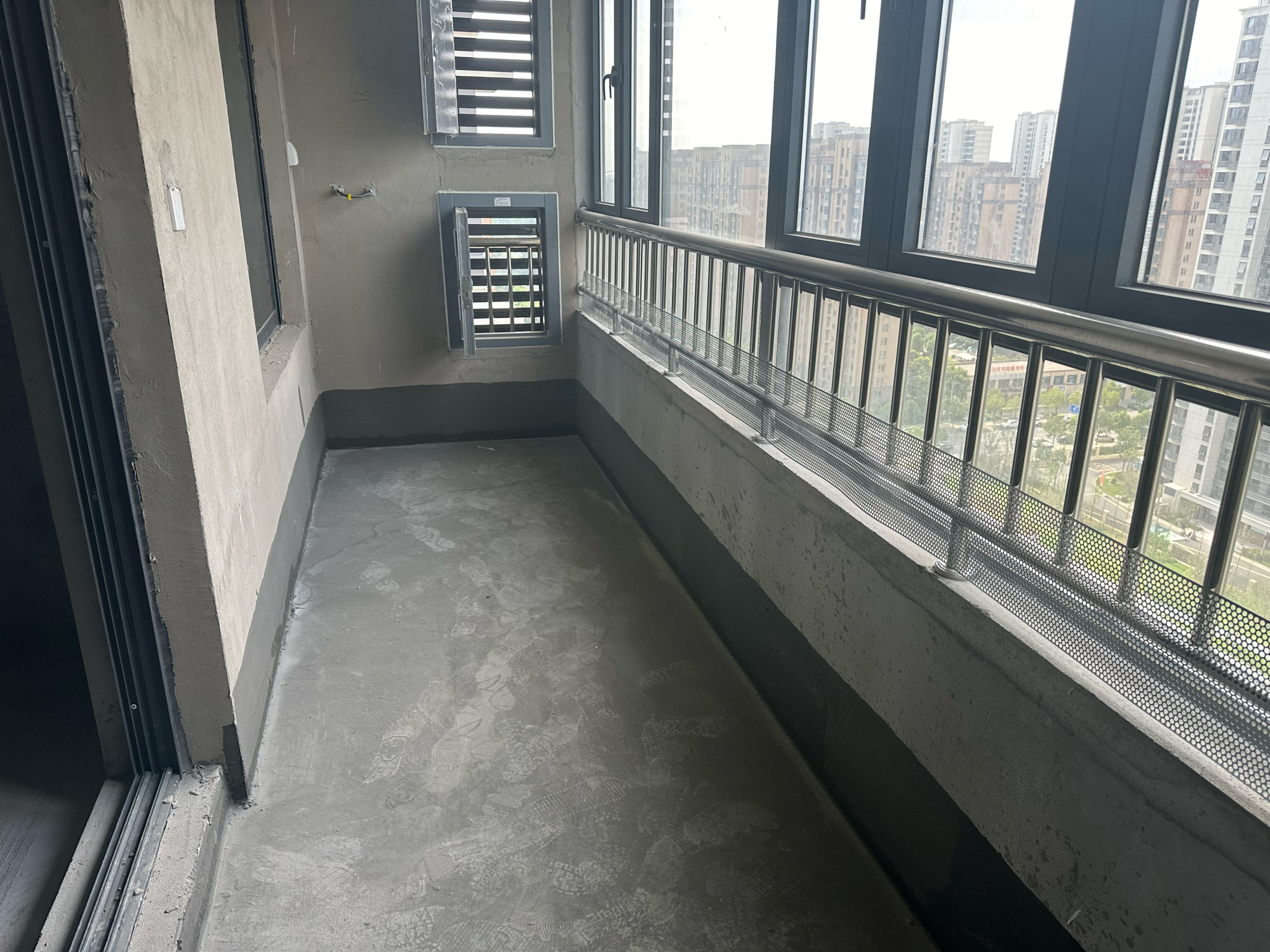 青铜苑瑞苑中间楼层三室两厅对外出售_6