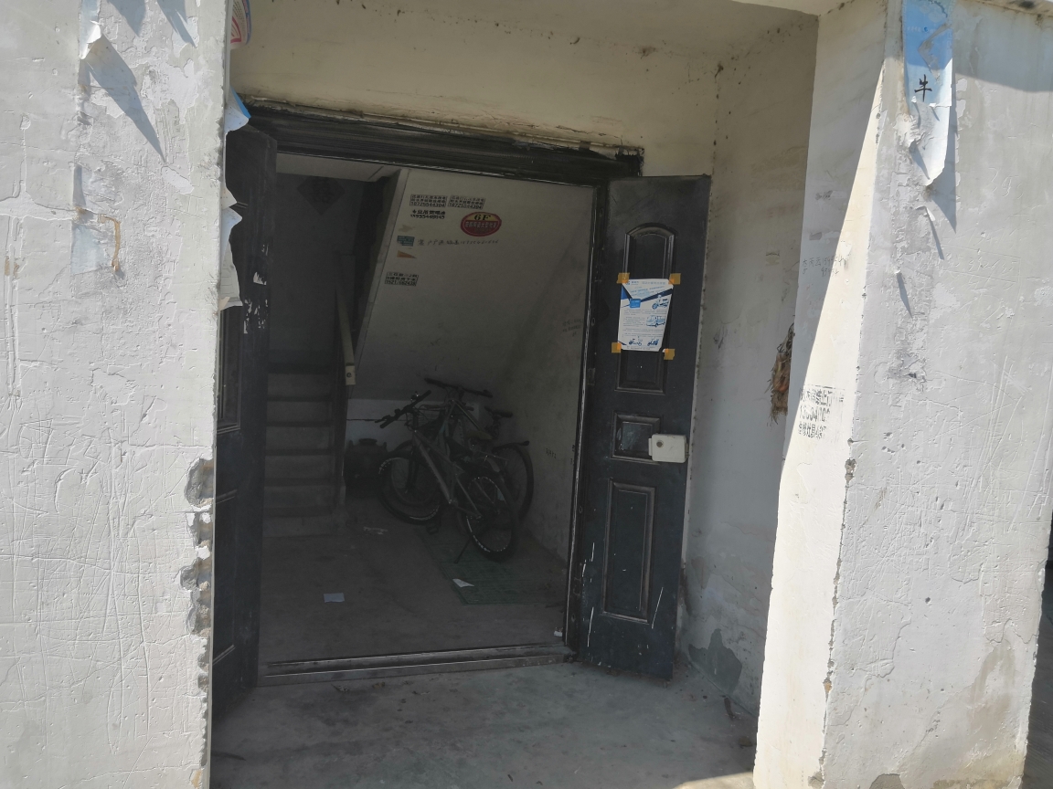 大庄新村 三室两厅  简装出售 朝南大车库_10