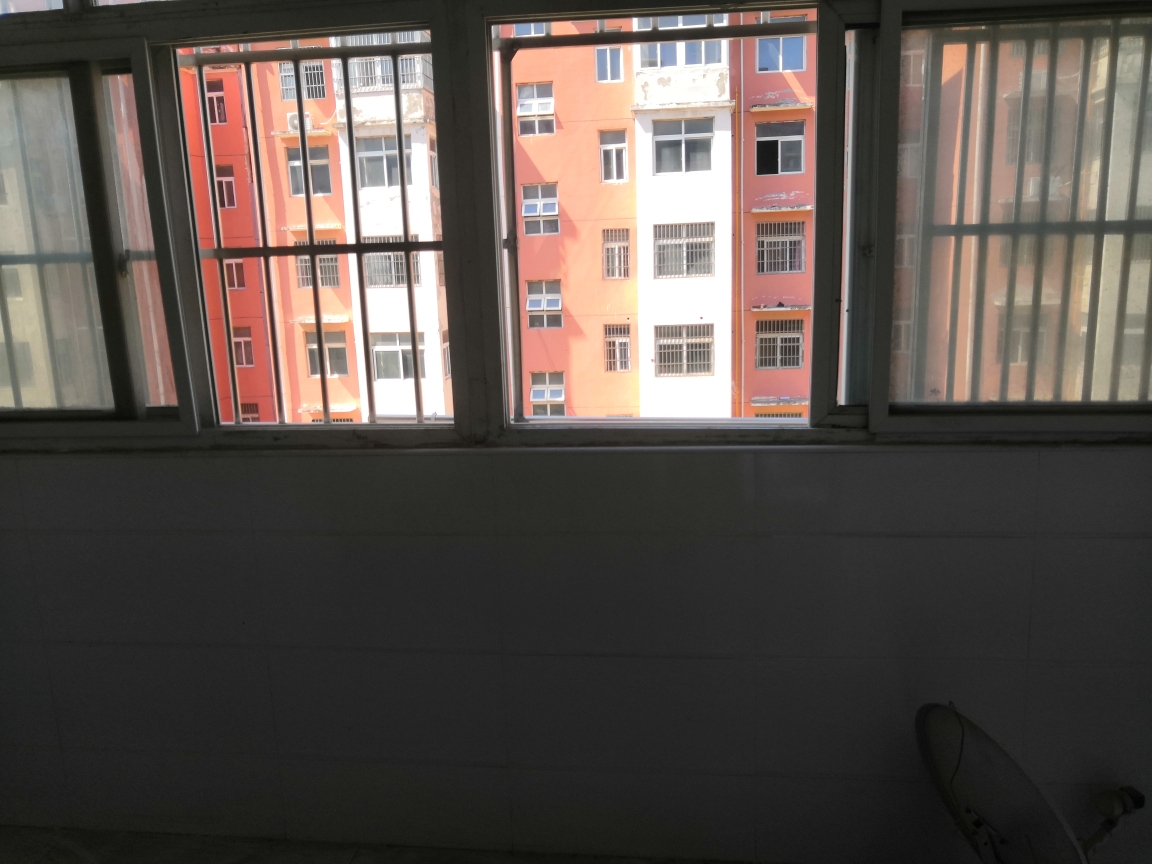 大庄新村 三室两厅  简装出售 朝南大车库_8