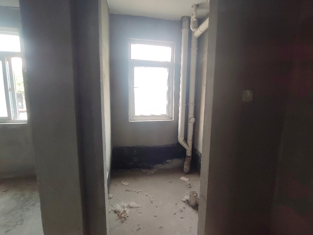 出售水楼宜苑电梯房110平方三室二厅毛坯三层带大平台_9