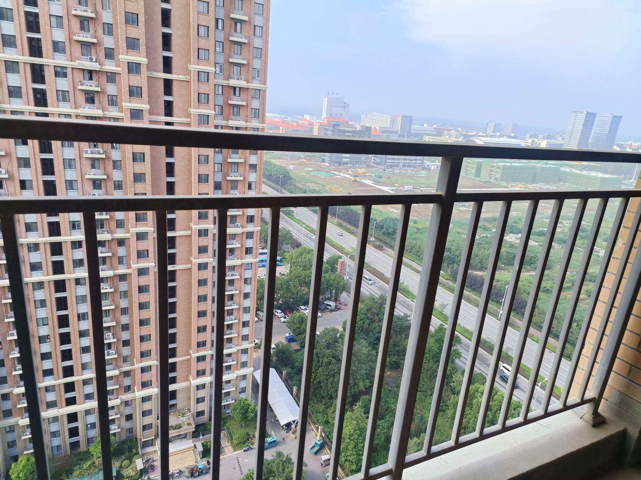 英伦联邦 92平米三室两厅老证采光好_5