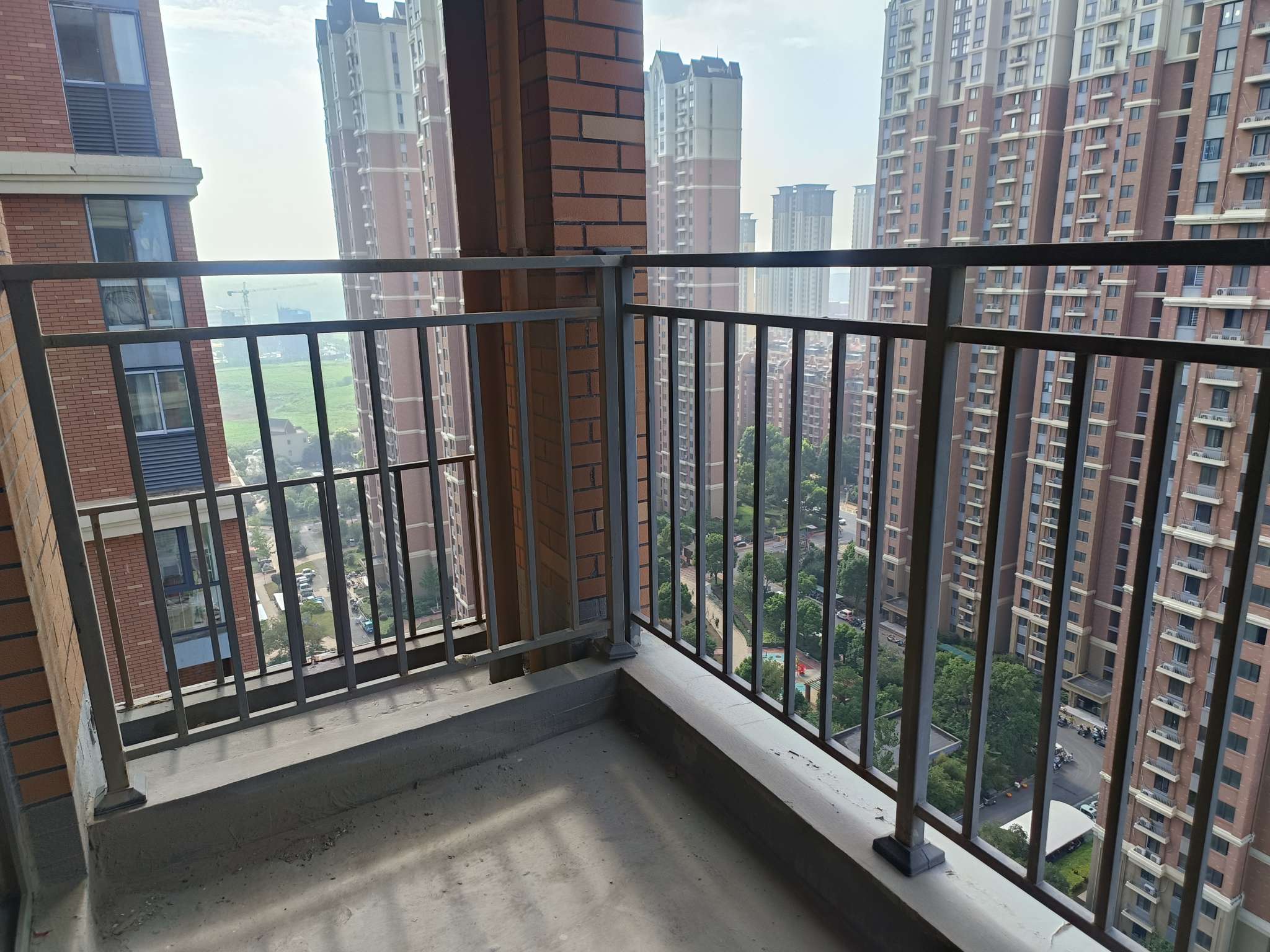 英伦联邦 92平米三室两厅老证采光好_6