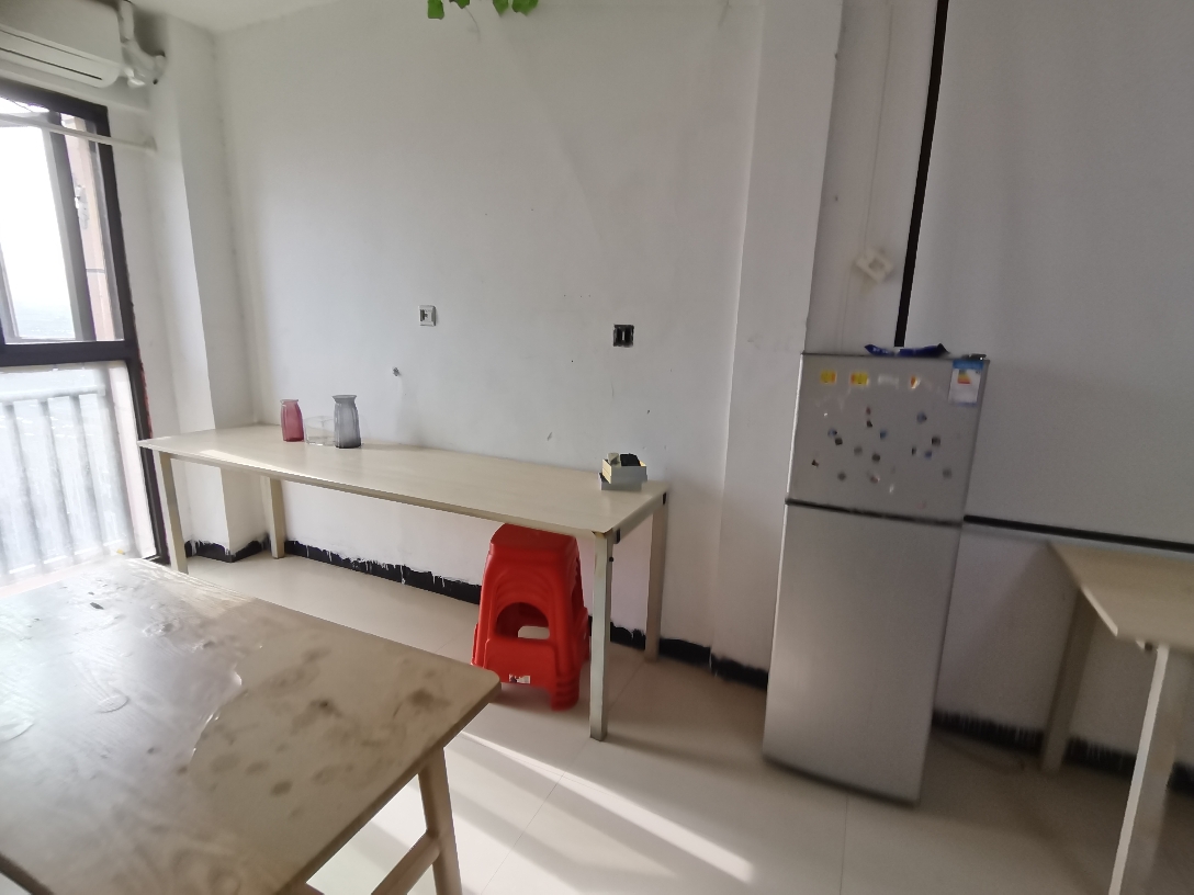 汇金广场1室1厅简装小公寓出租_2