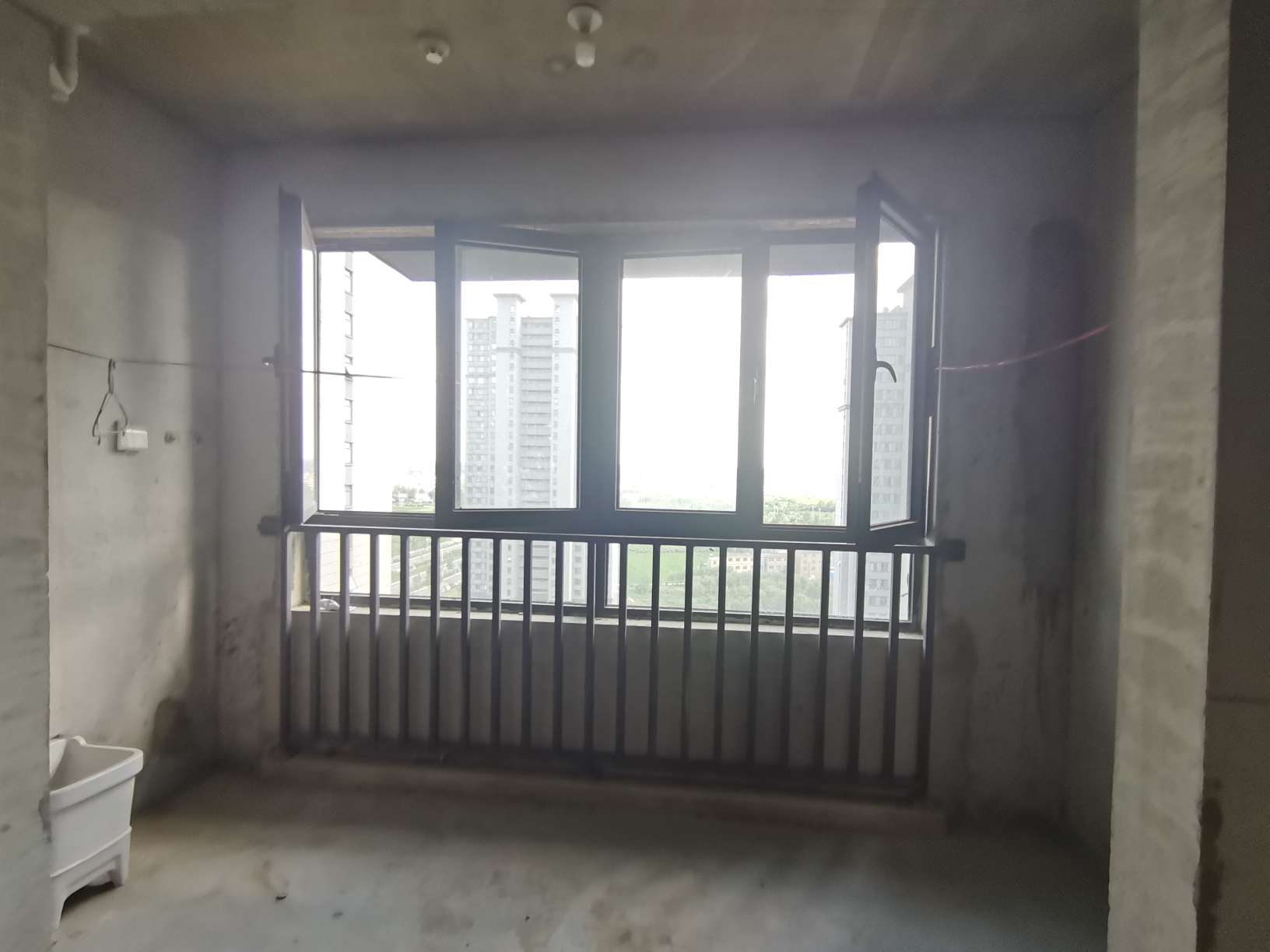紫荆苑4室2厅毛坯中间楼层房东诚心出售_12