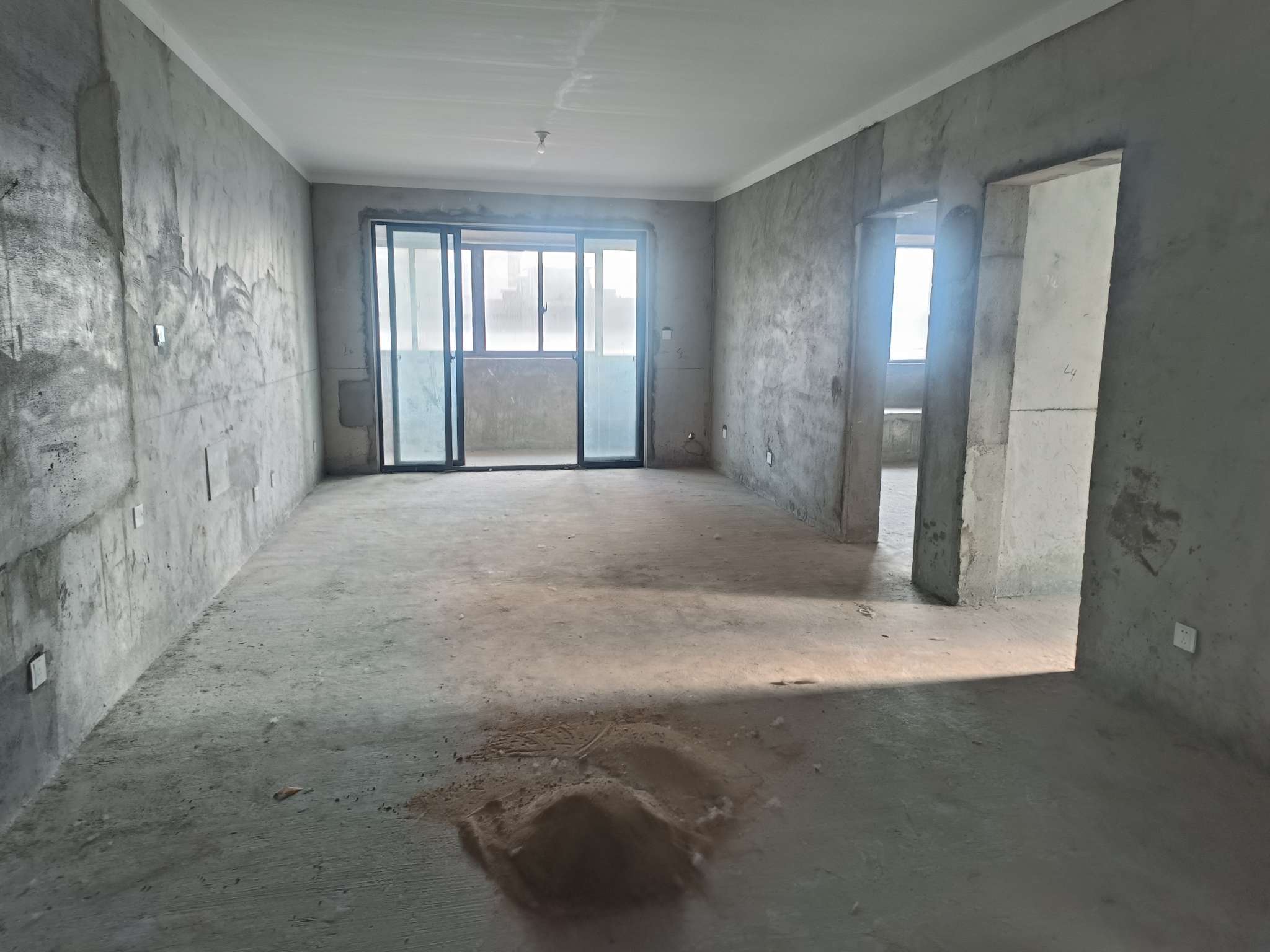 理工大旁 艺山南毛坯边户3房2厅 诚心出售_2