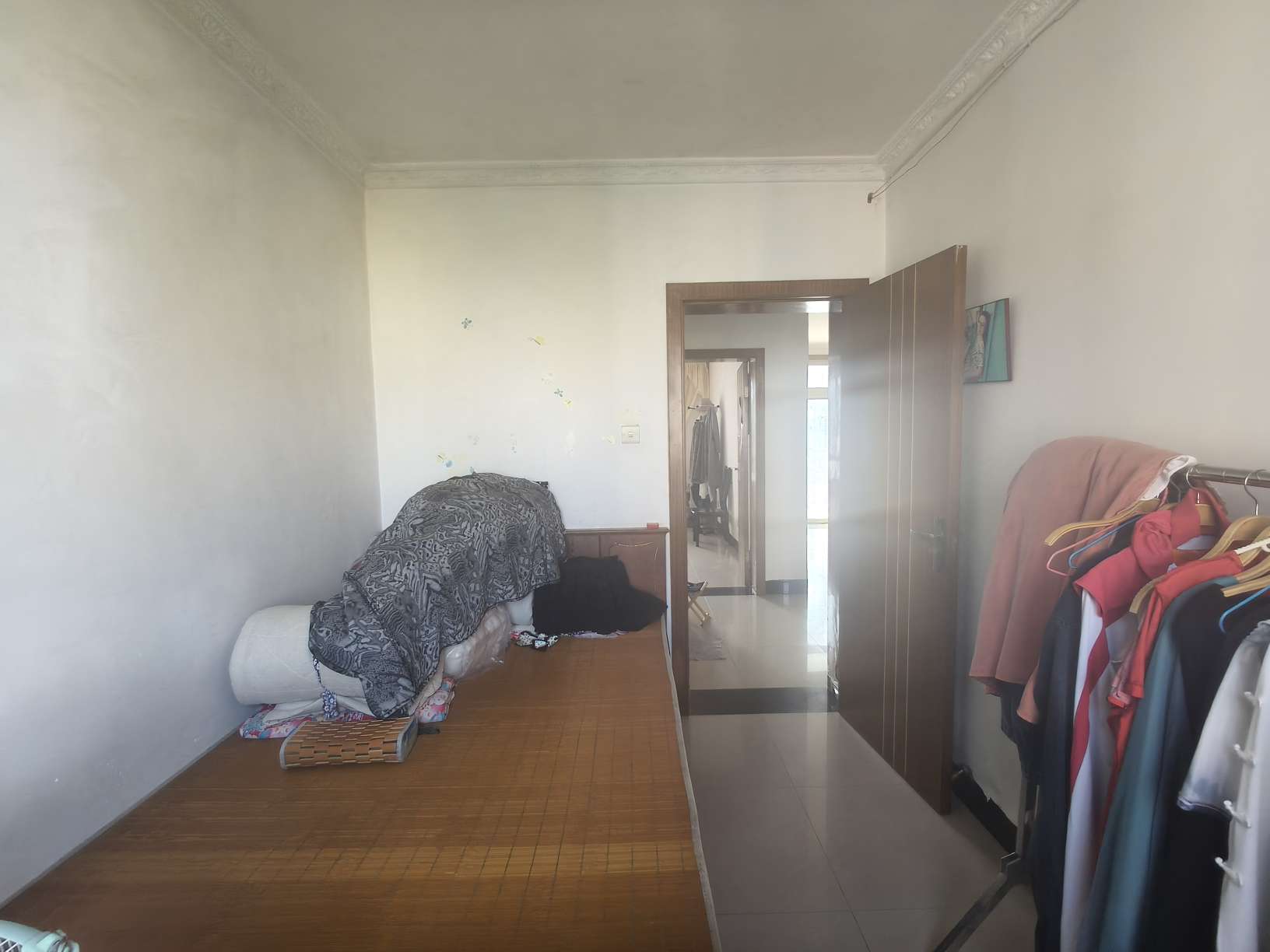 出售新社西村五楼阳台视野开阔谢四小学区_5