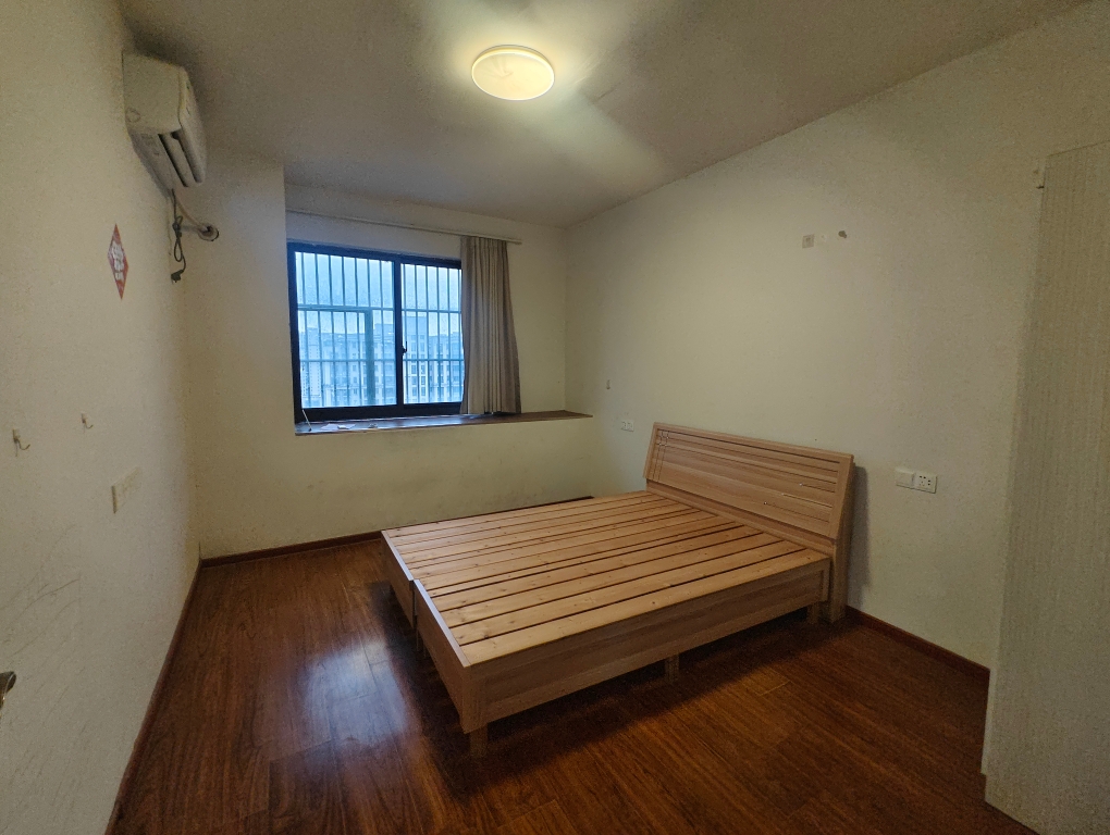 新城区简装修三室两厅出售_4